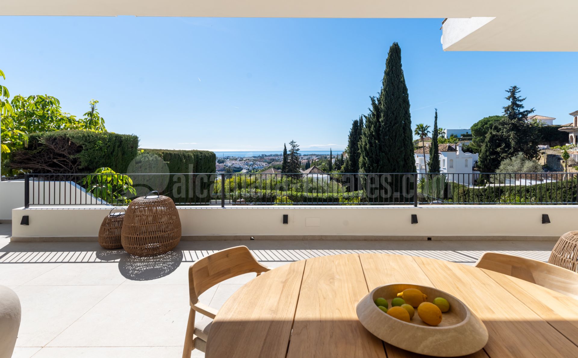 Semi Detached House in Altos del Paraiso, Benahavis
