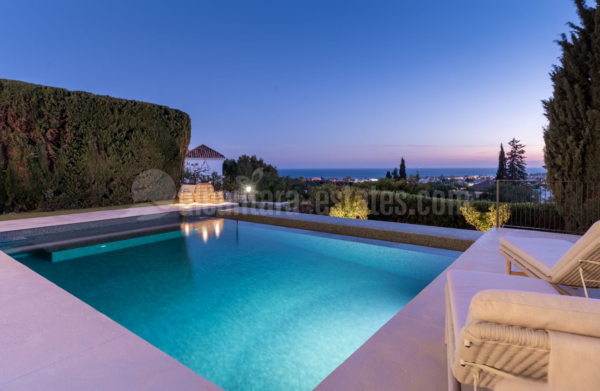 Semi Detached House in Altos del Paraiso, Benahavis