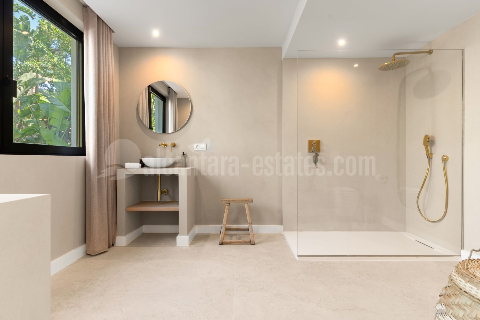Semi Detached House in Altos del Paraiso, Benahavis