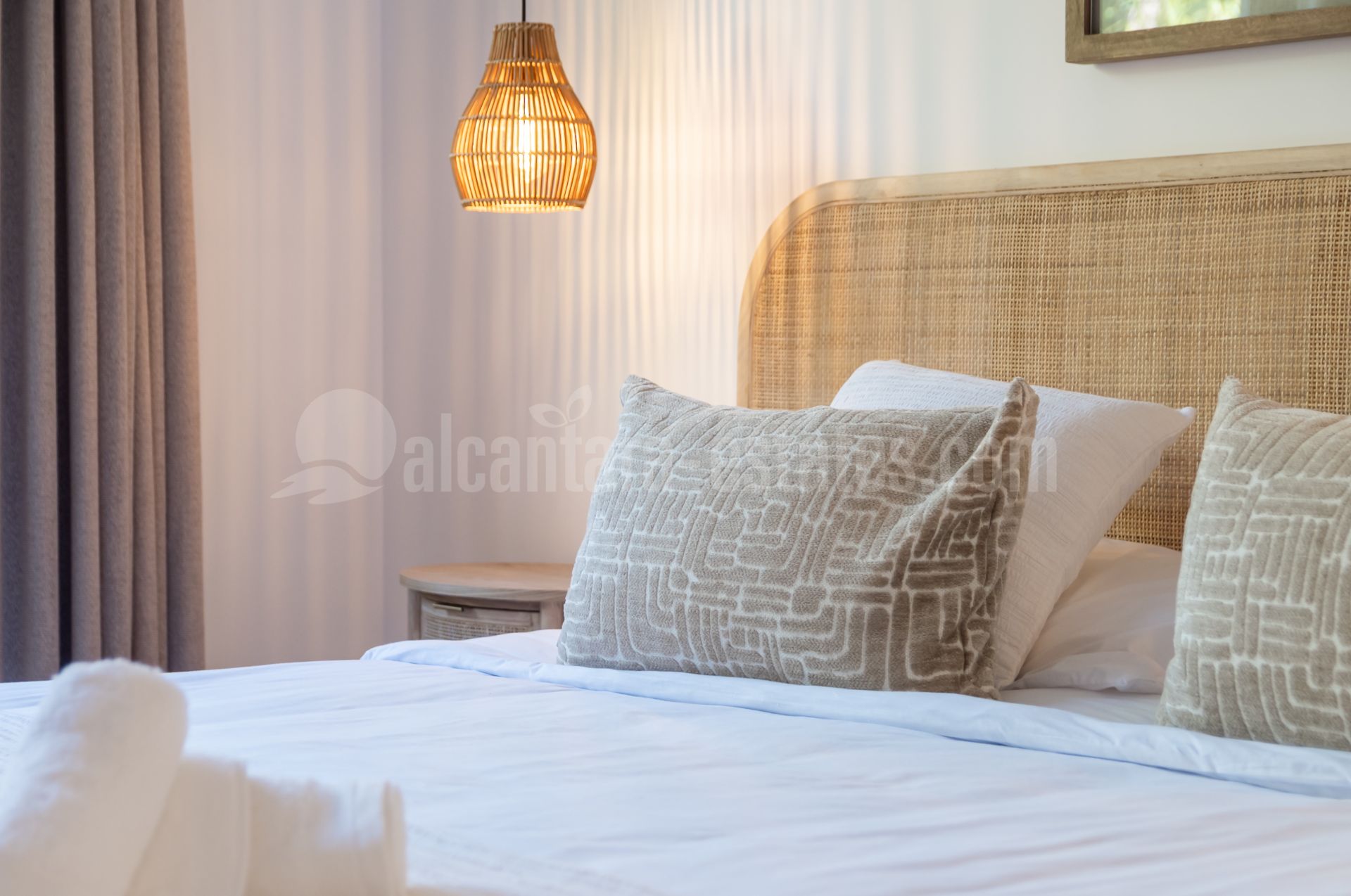 Semi Detached House in Altos del Paraiso, Benahavis