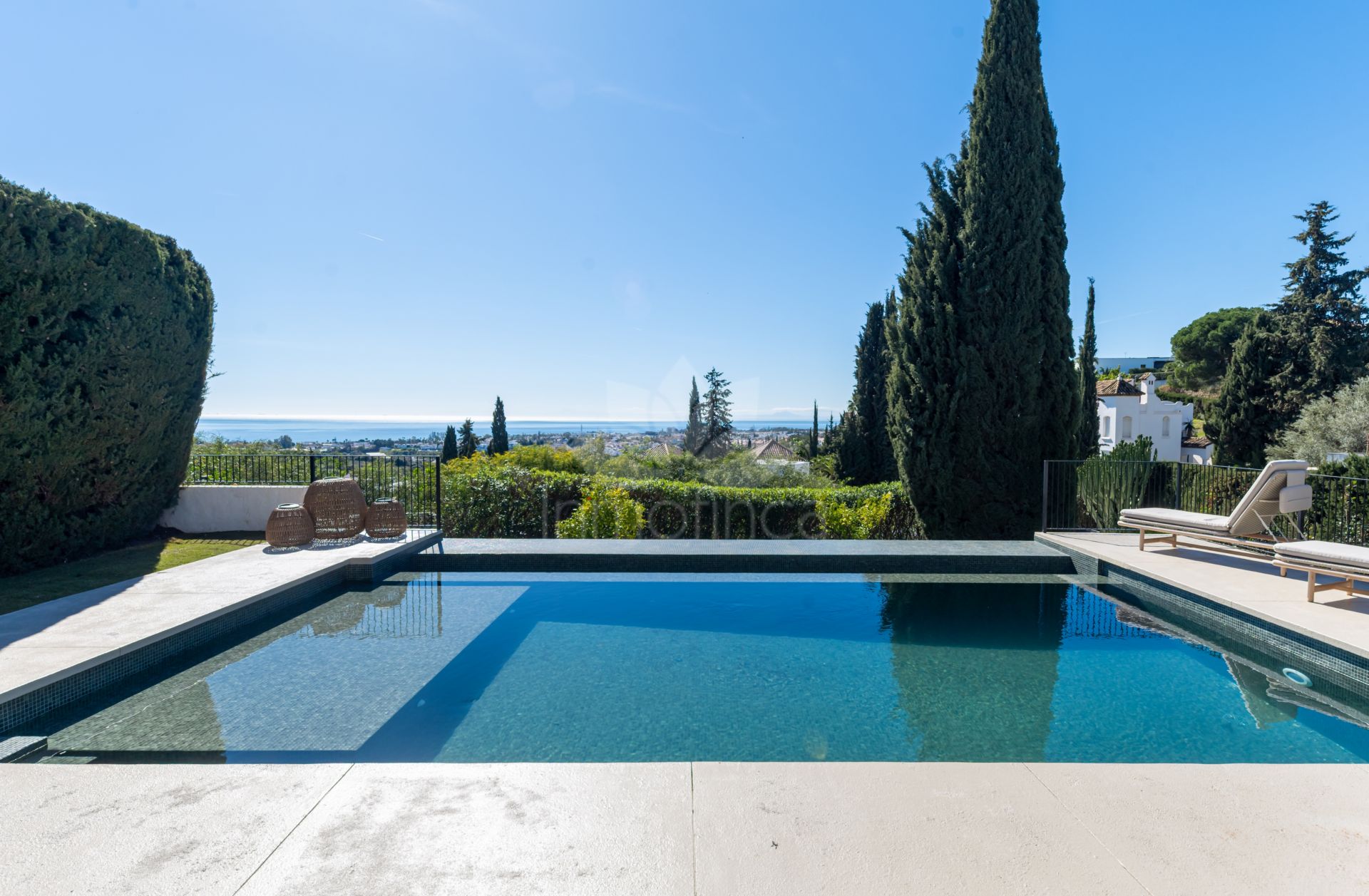 Semi Detached House in Altos del Paraiso, Benahavis