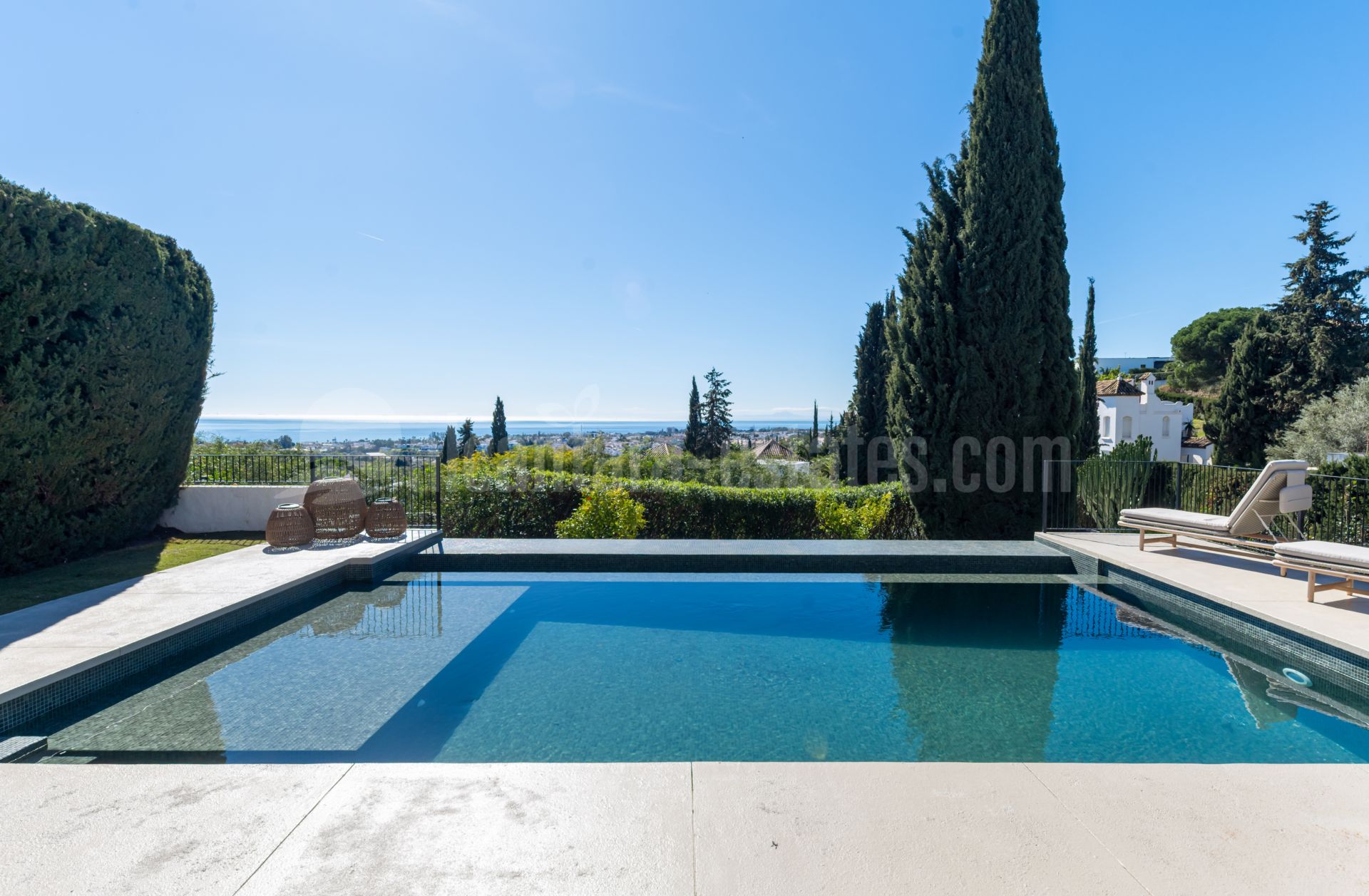 Semi Detached House in Altos del Paraiso, Benahavis