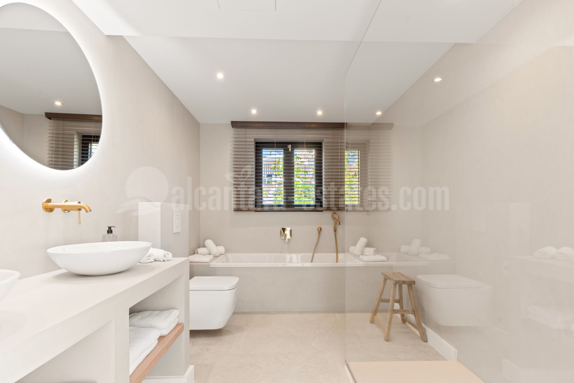 Semi Detached House in Altos del Paraiso, Benahavis