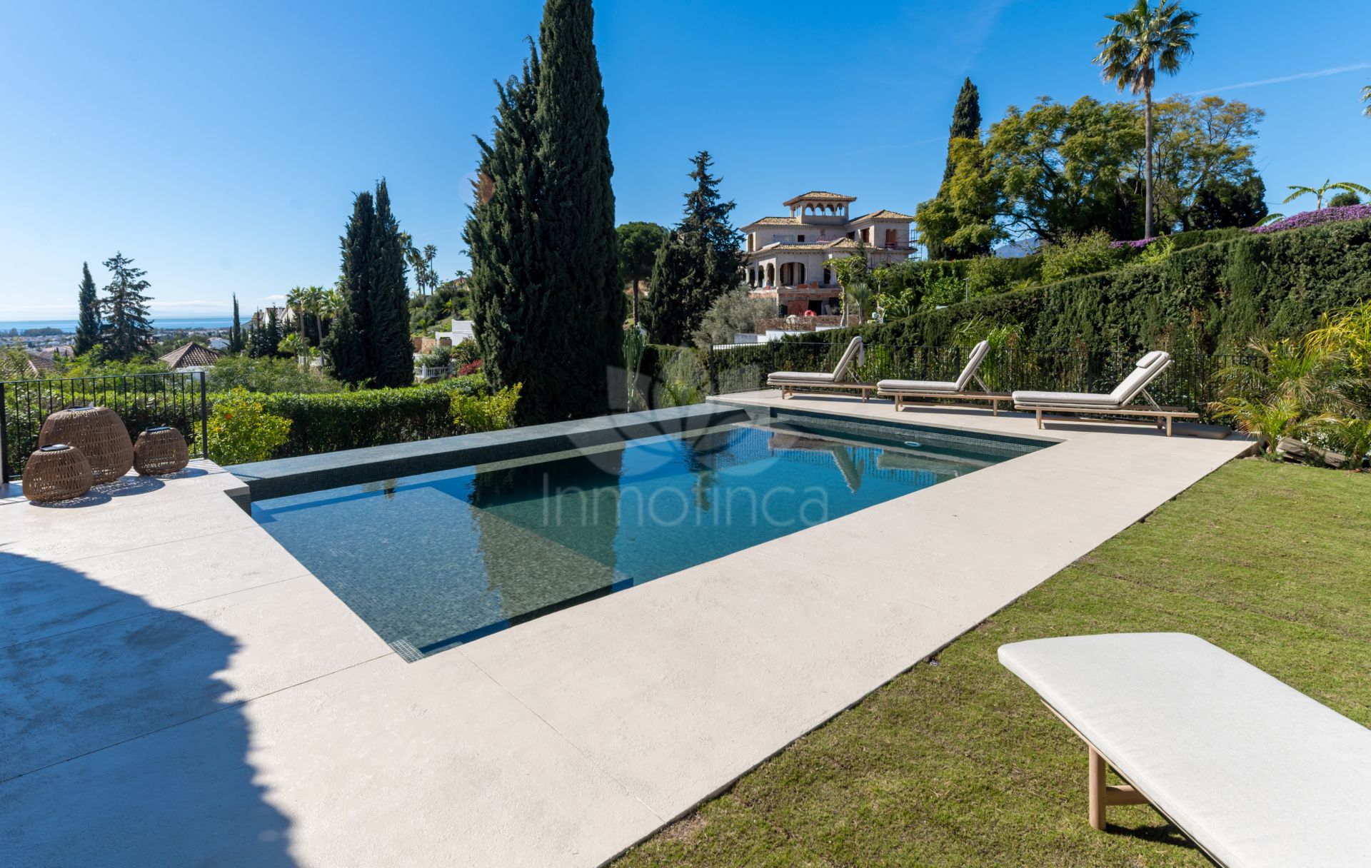 Semi Detached House in Altos del Paraiso, Benahavis