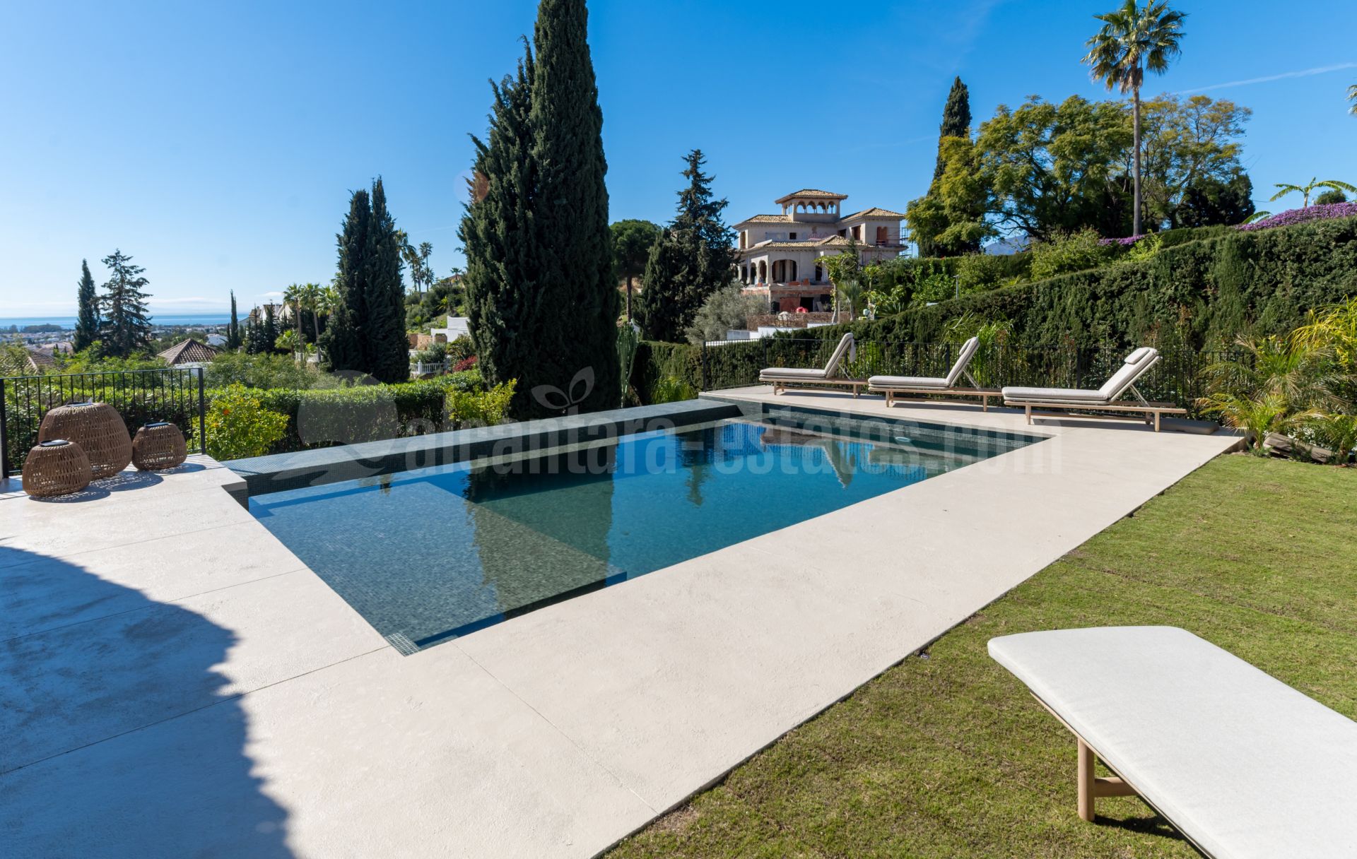 Semi Detached House in Altos del Paraiso, Benahavis