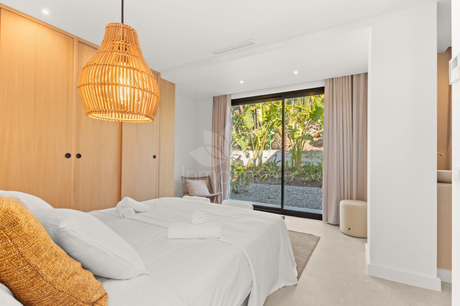 Semi Detached House in Altos del Paraiso, Benahavis