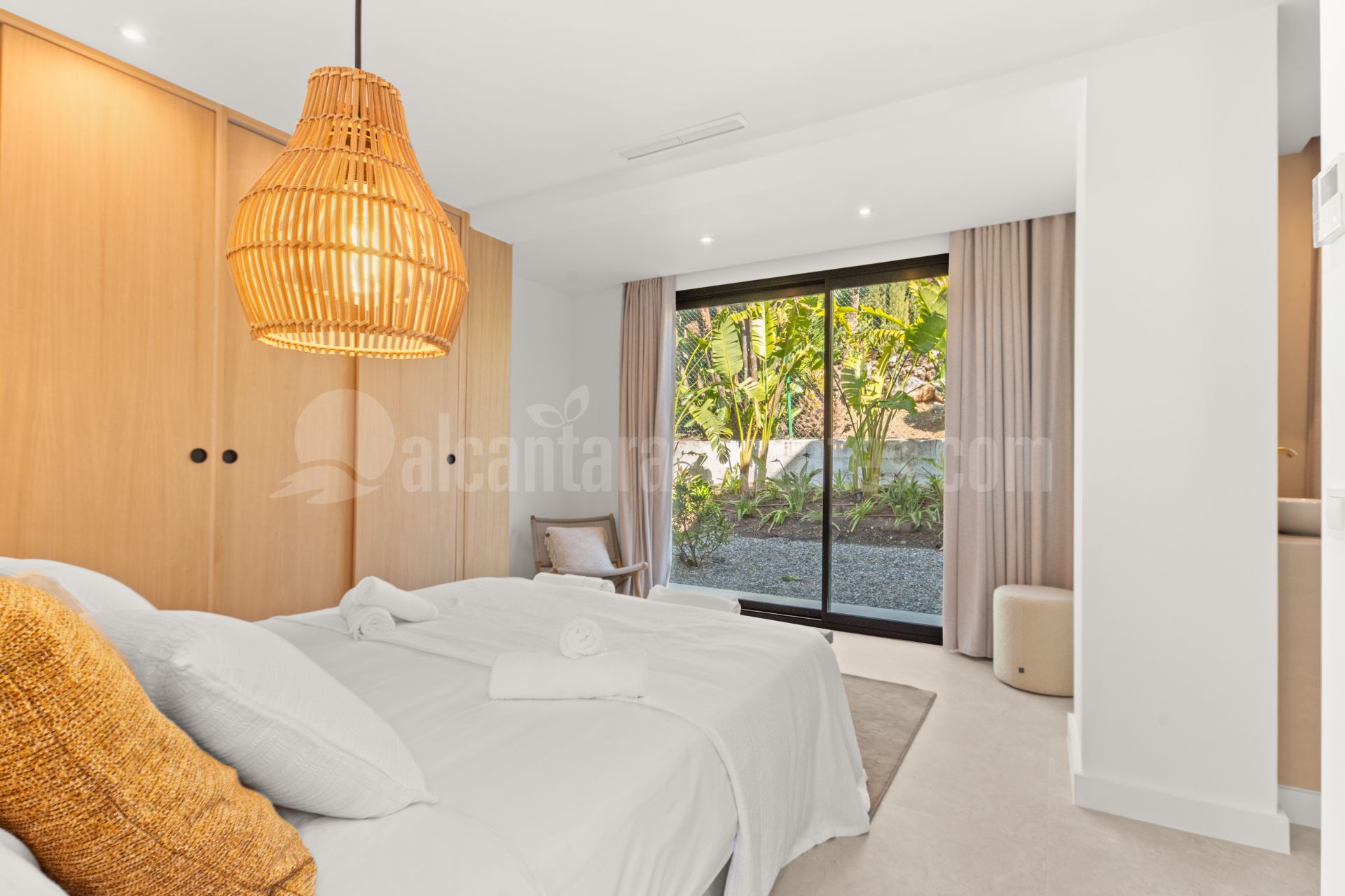 Semi Detached House in Altos del Paraiso, Benahavis
