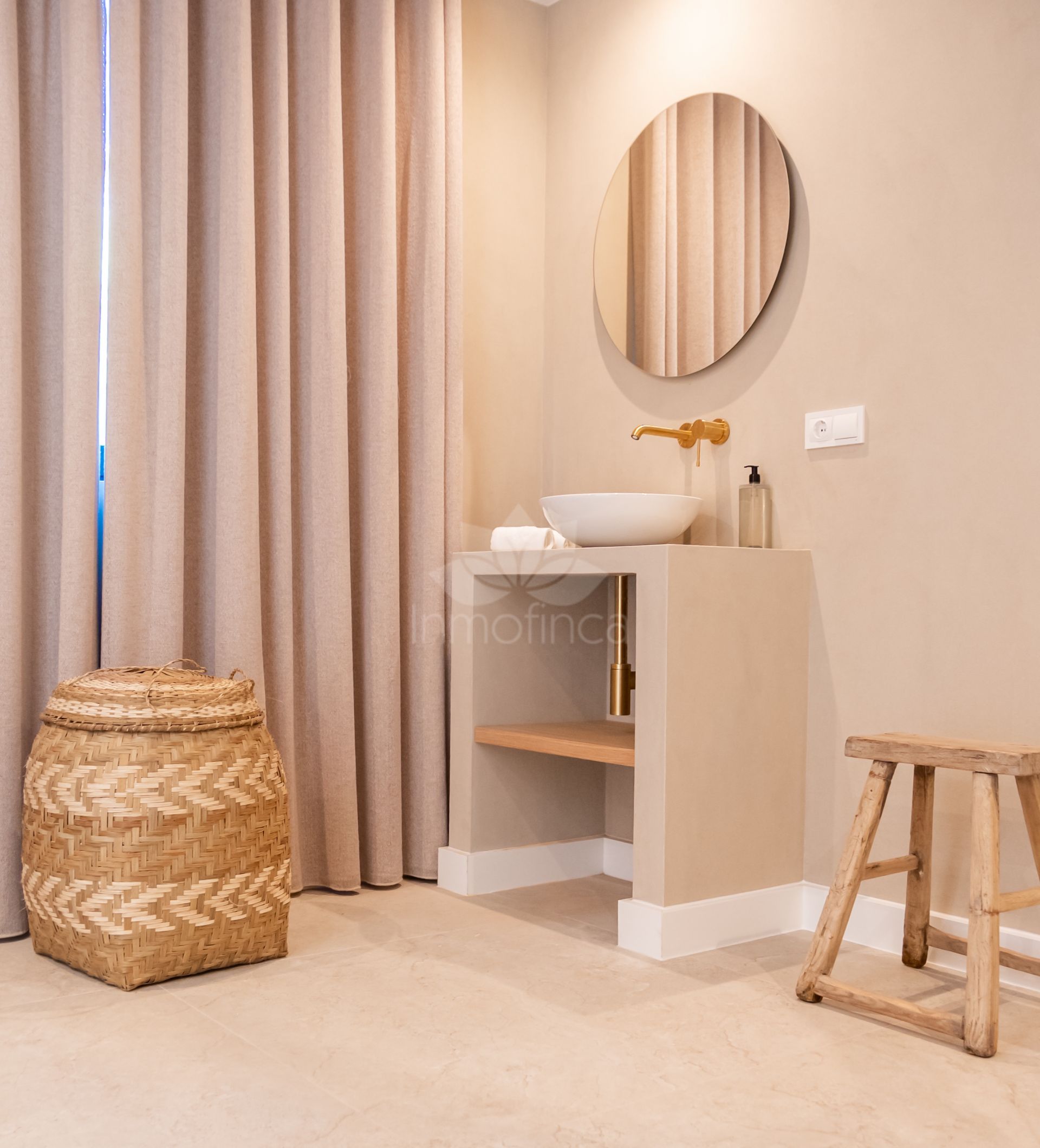 Semi Detached House in Altos del Paraiso, Benahavis