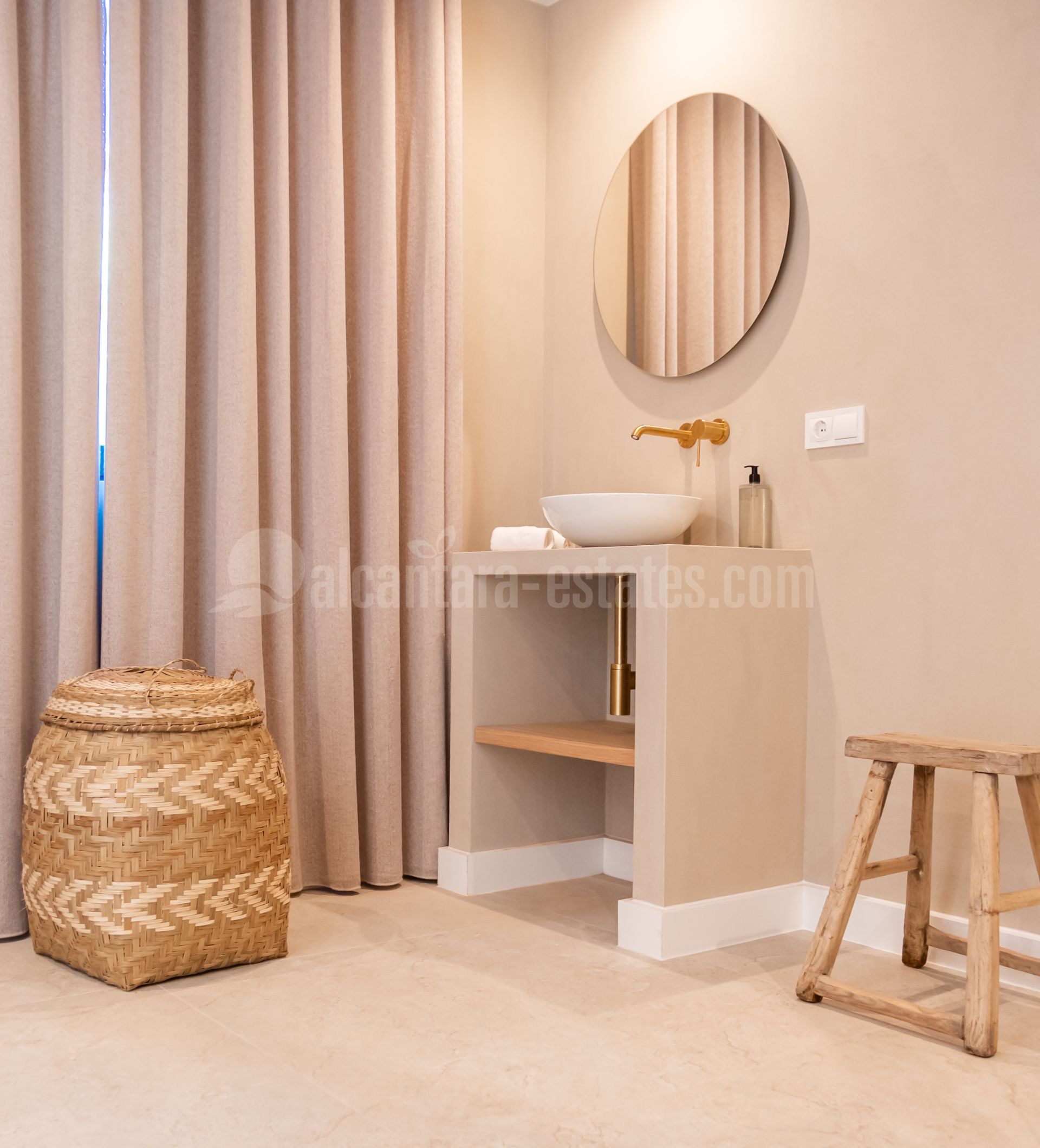 Semi Detached House in Altos del Paraiso, Benahavis