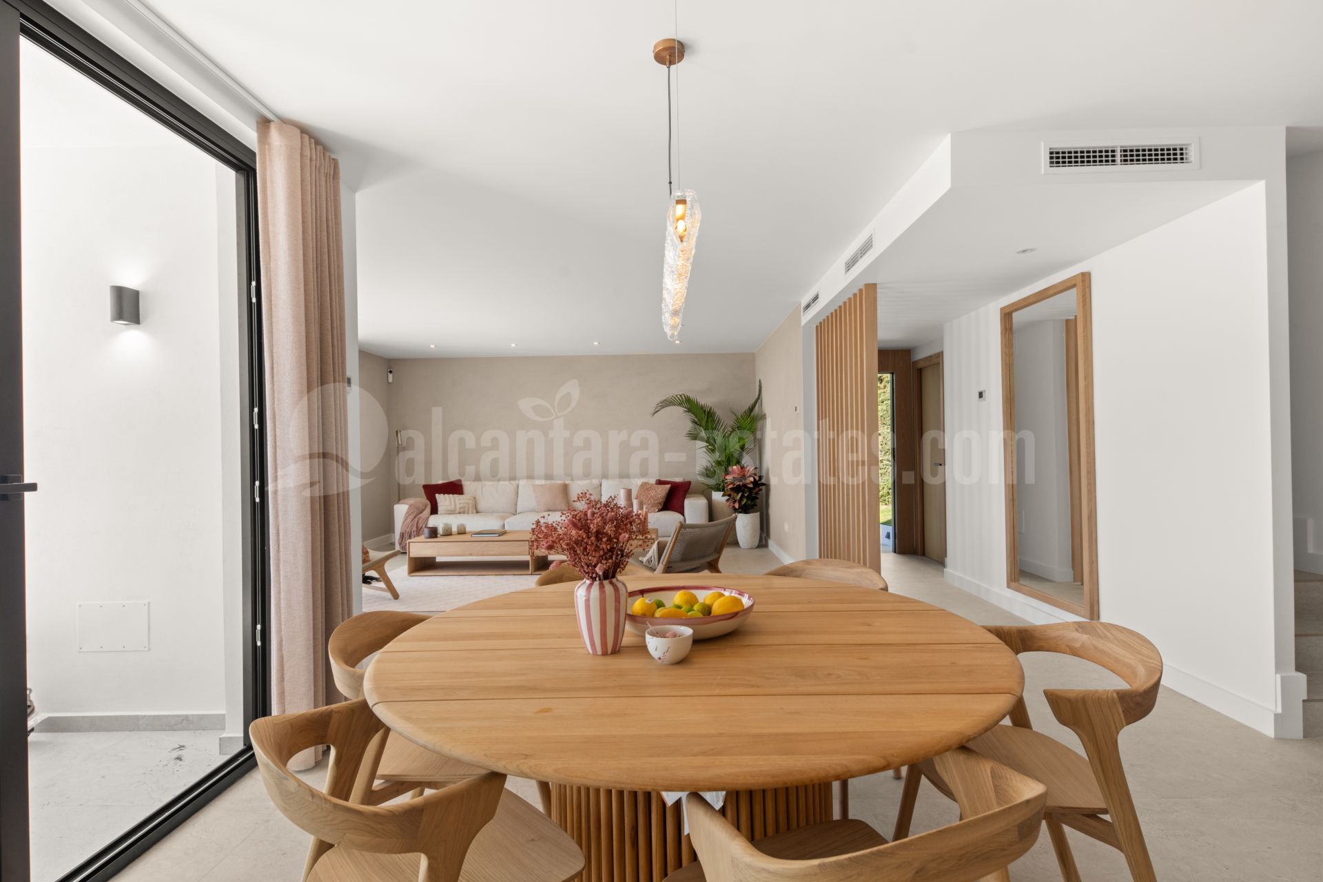 Semi Detached House in Altos del Paraiso, Benahavis