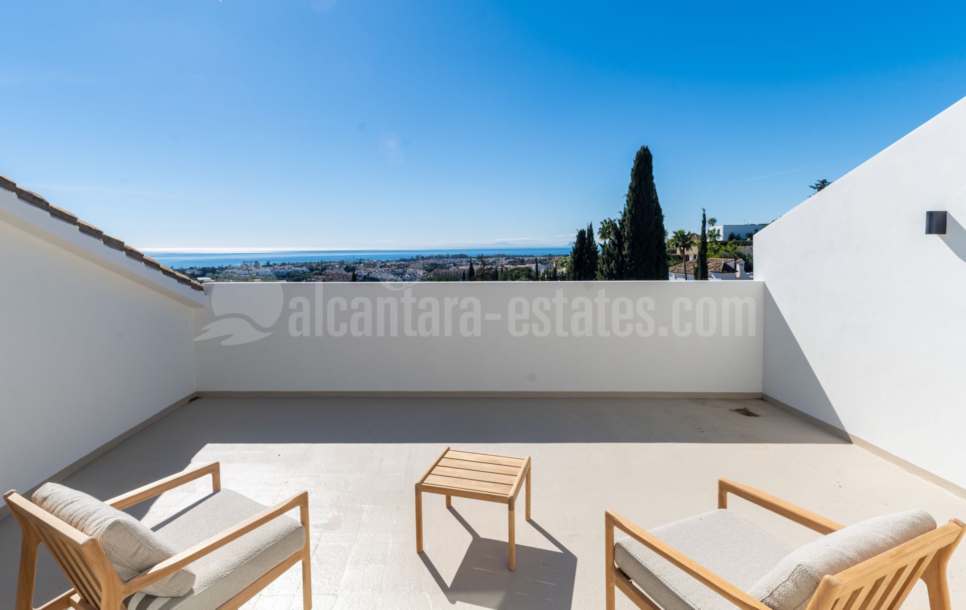 Semi Detached House in Altos del Paraiso, Benahavis