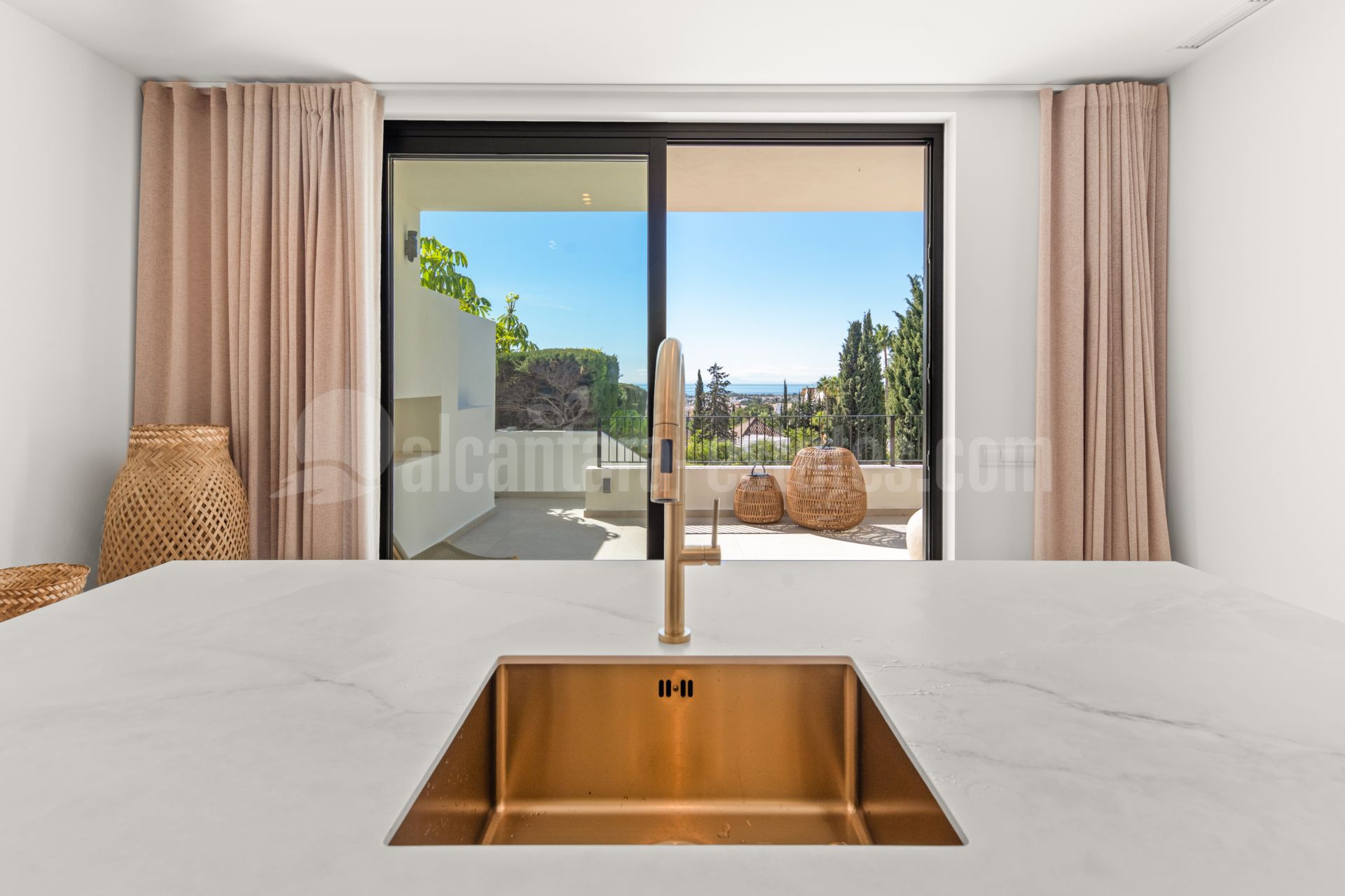 Semi Detached House in Altos del Paraiso, Benahavis