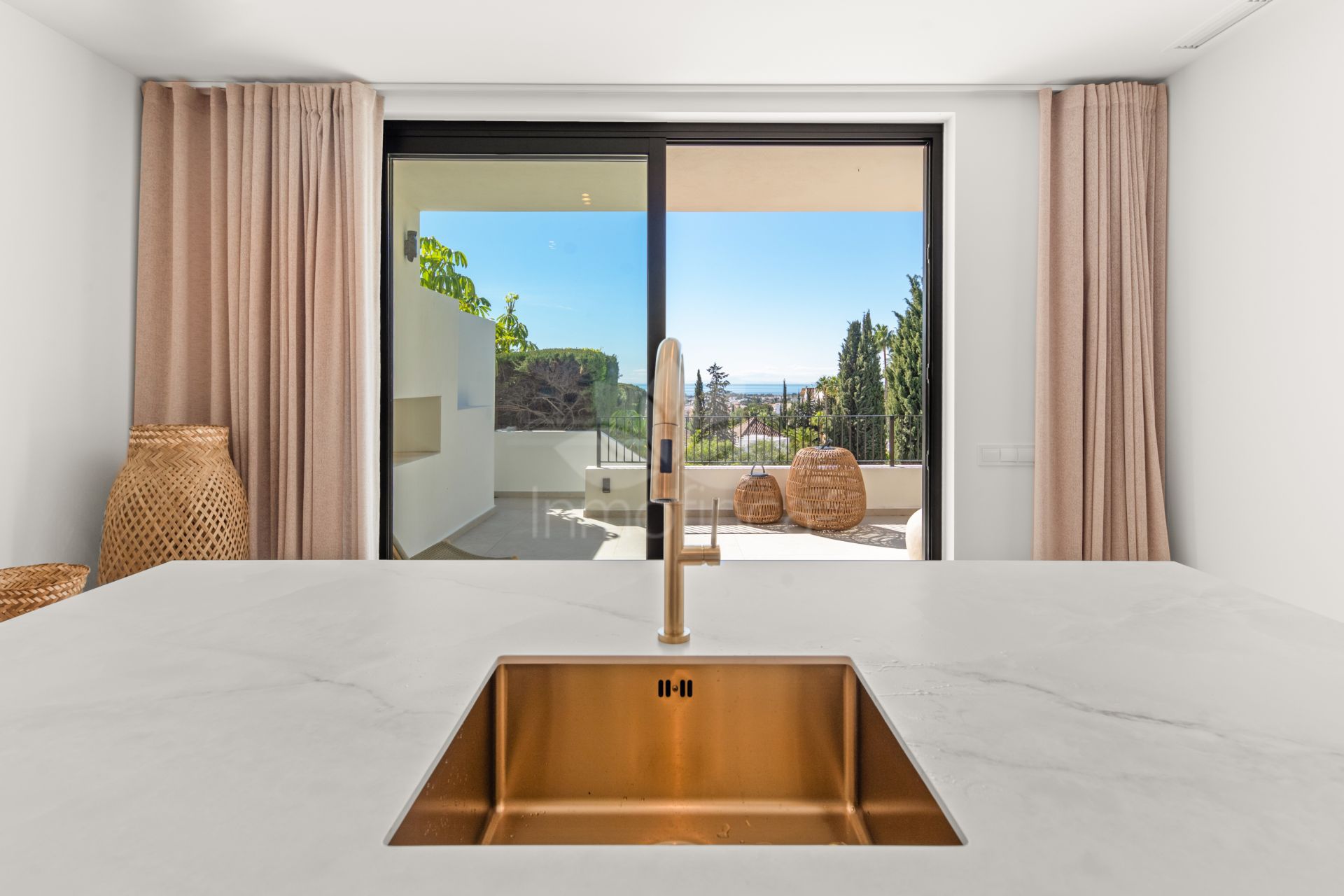 Semi Detached House in Altos del Paraiso, Benahavis