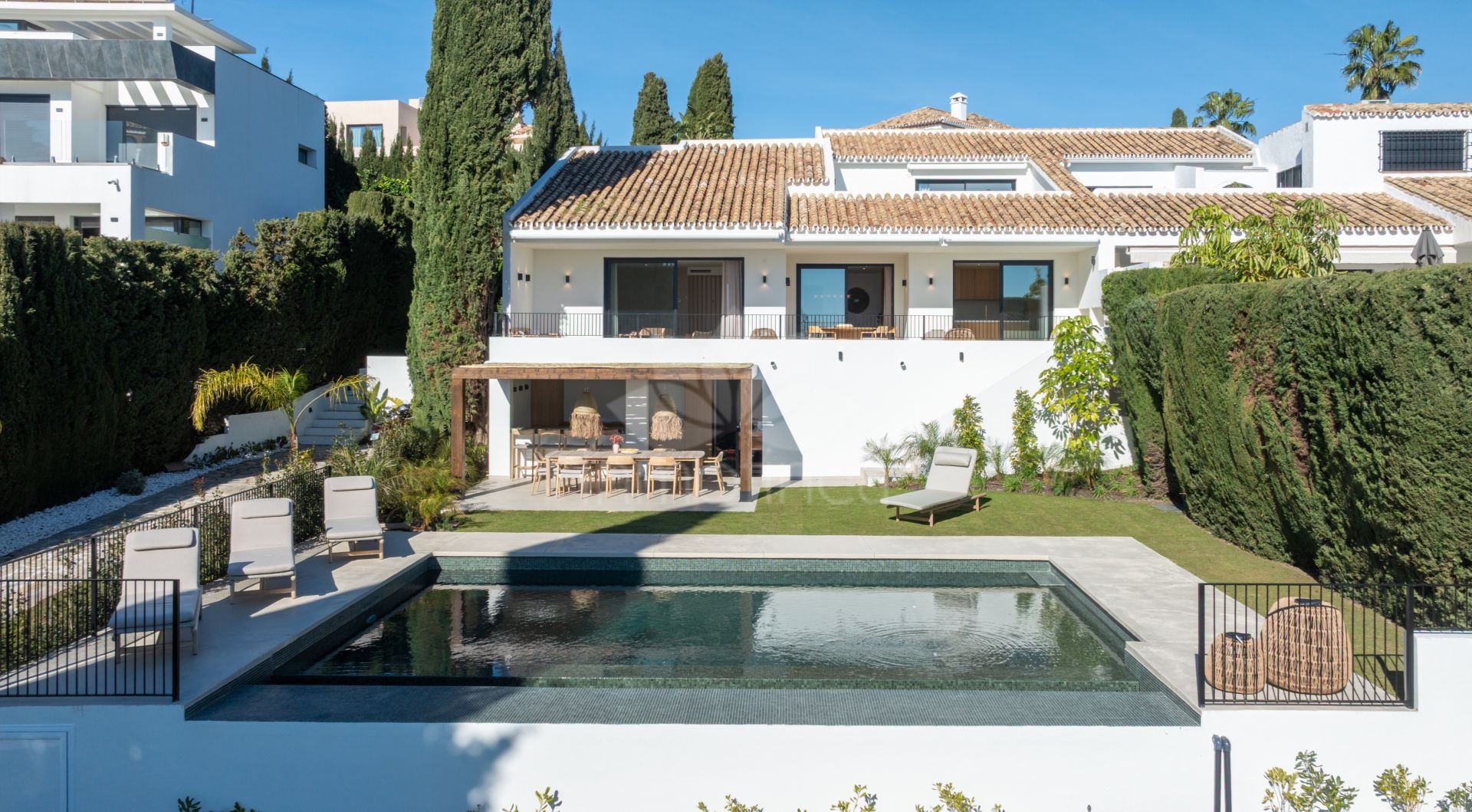 Semi Detached House in Altos del Paraiso, Benahavis