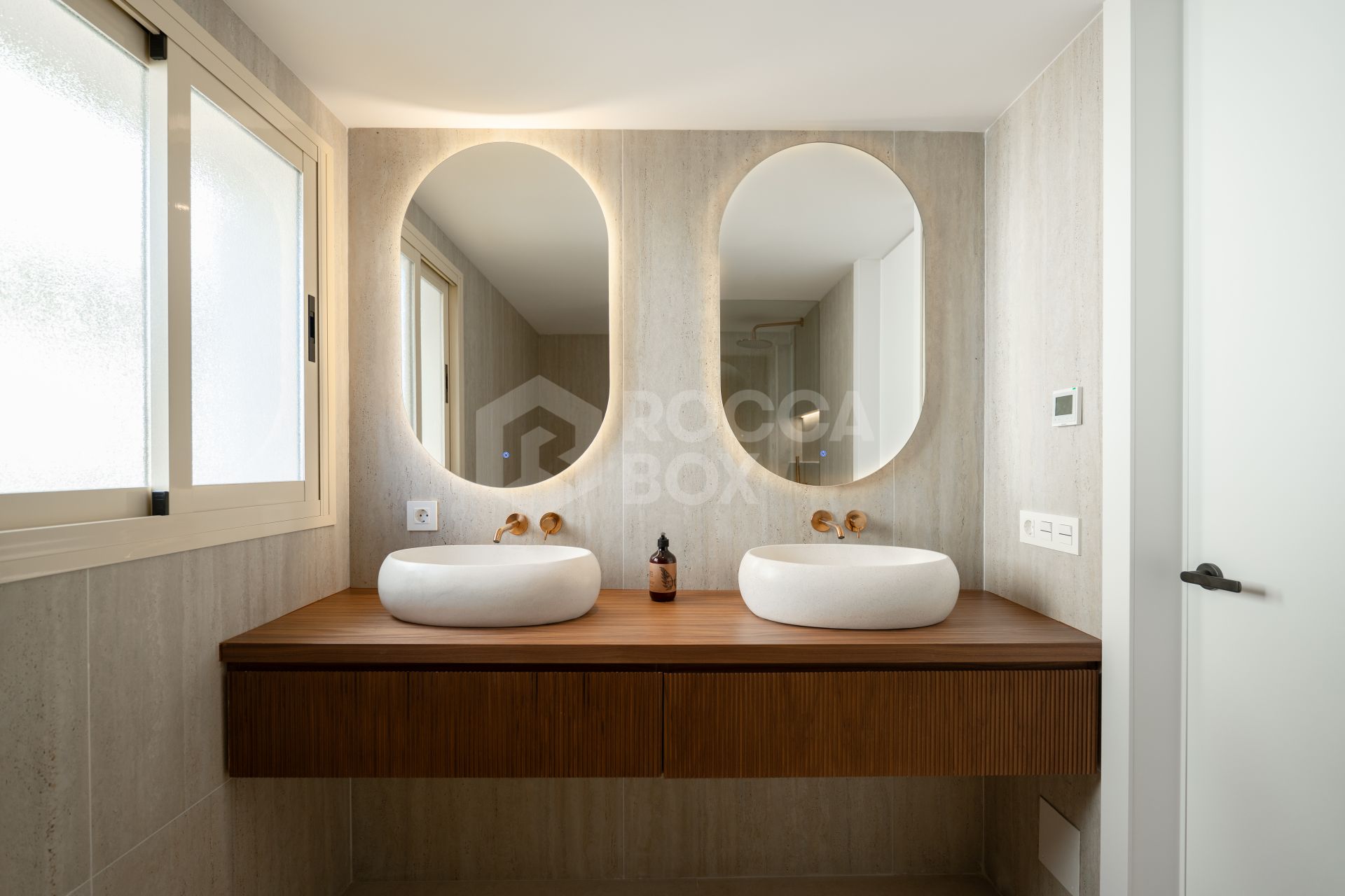 Renovated 3 Bedroom Apartment with sea & mountain views in Nueva Andalucía