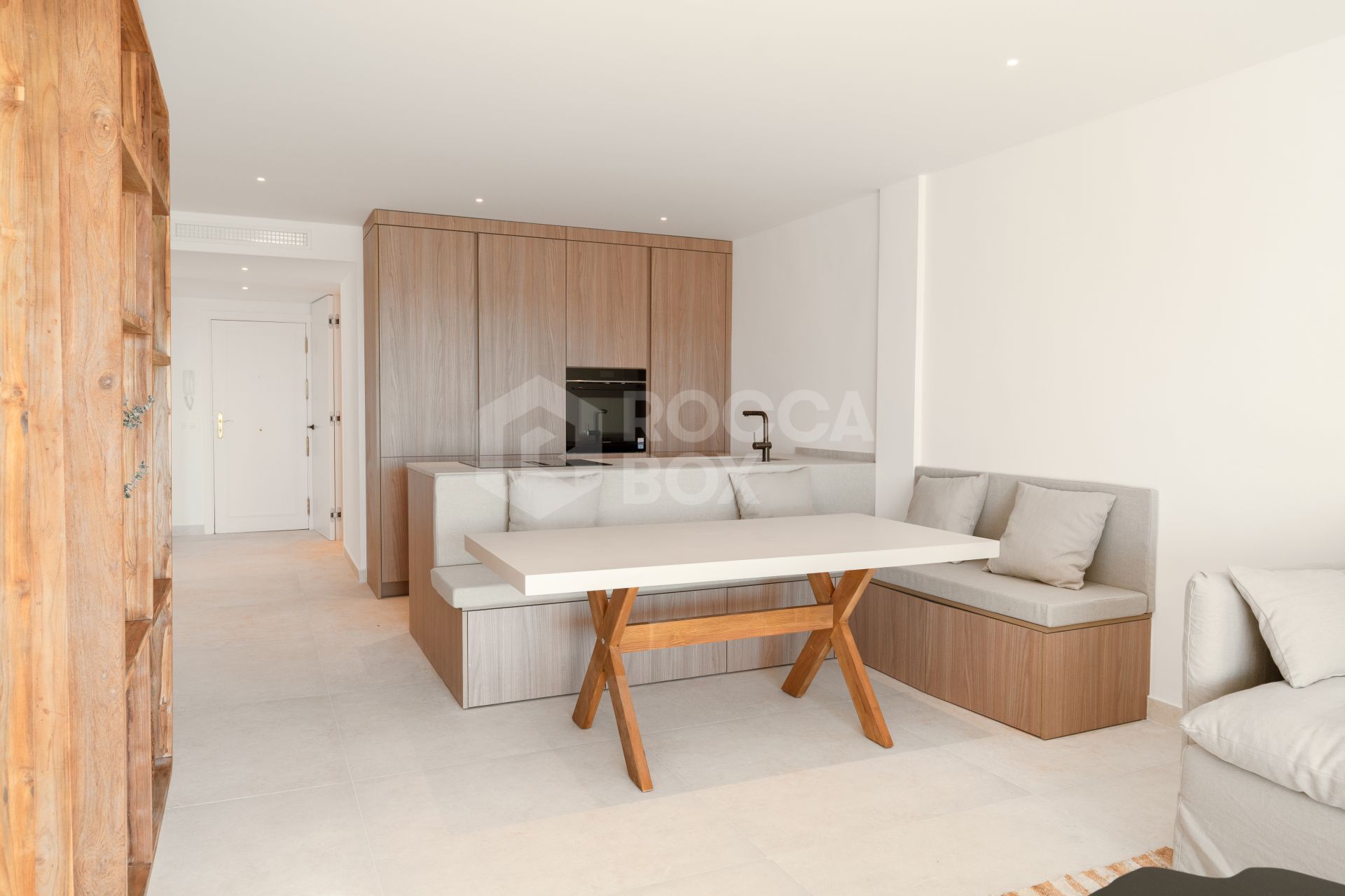 Renovated 3 Bedroom Apartment with sea & mountain views in Nueva Andalucía