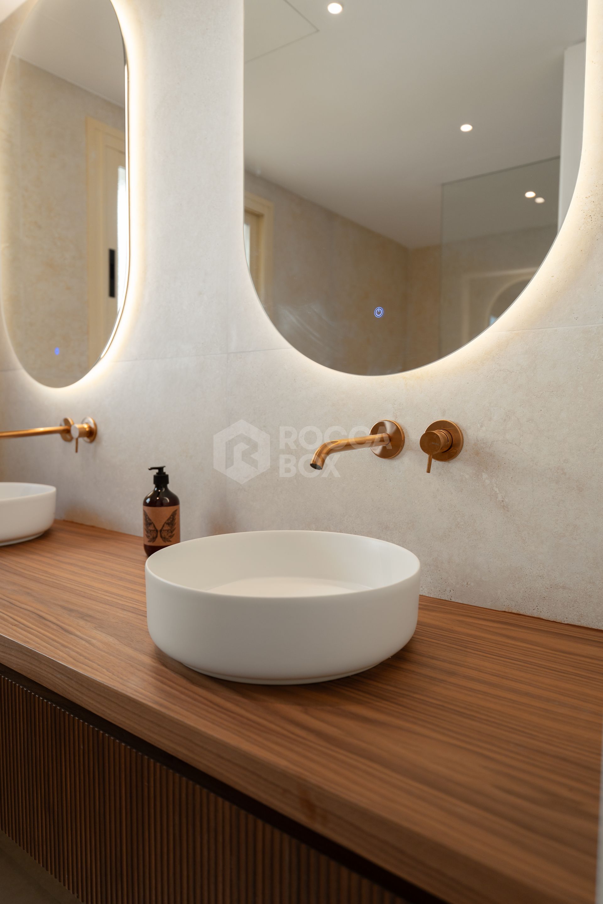 Renovated 3 Bedroom Apartment with sea & mountain views in Nueva Andalucía