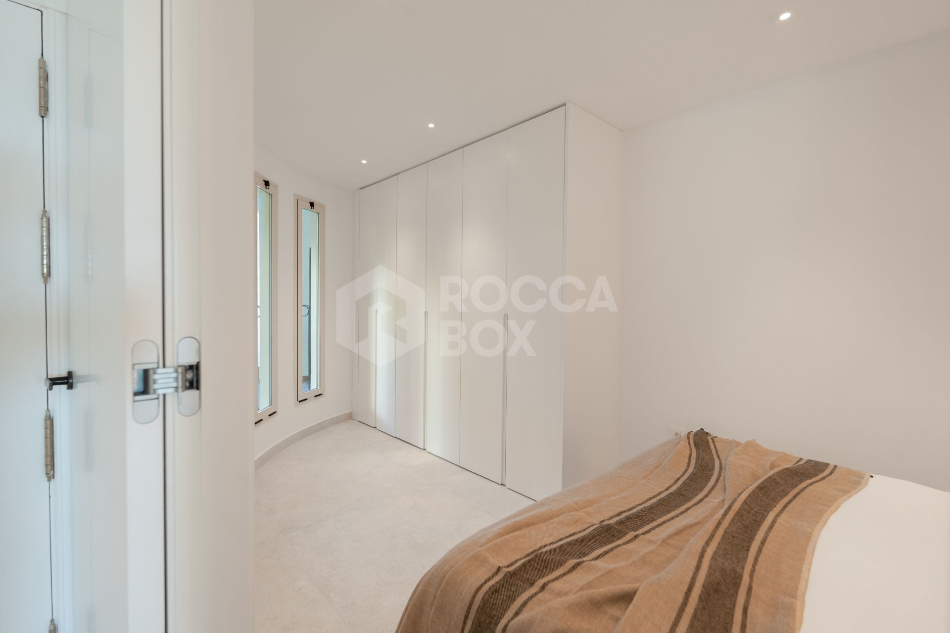 Renovated 3 Bedroom Apartment with sea & mountain views in Nueva Andalucía