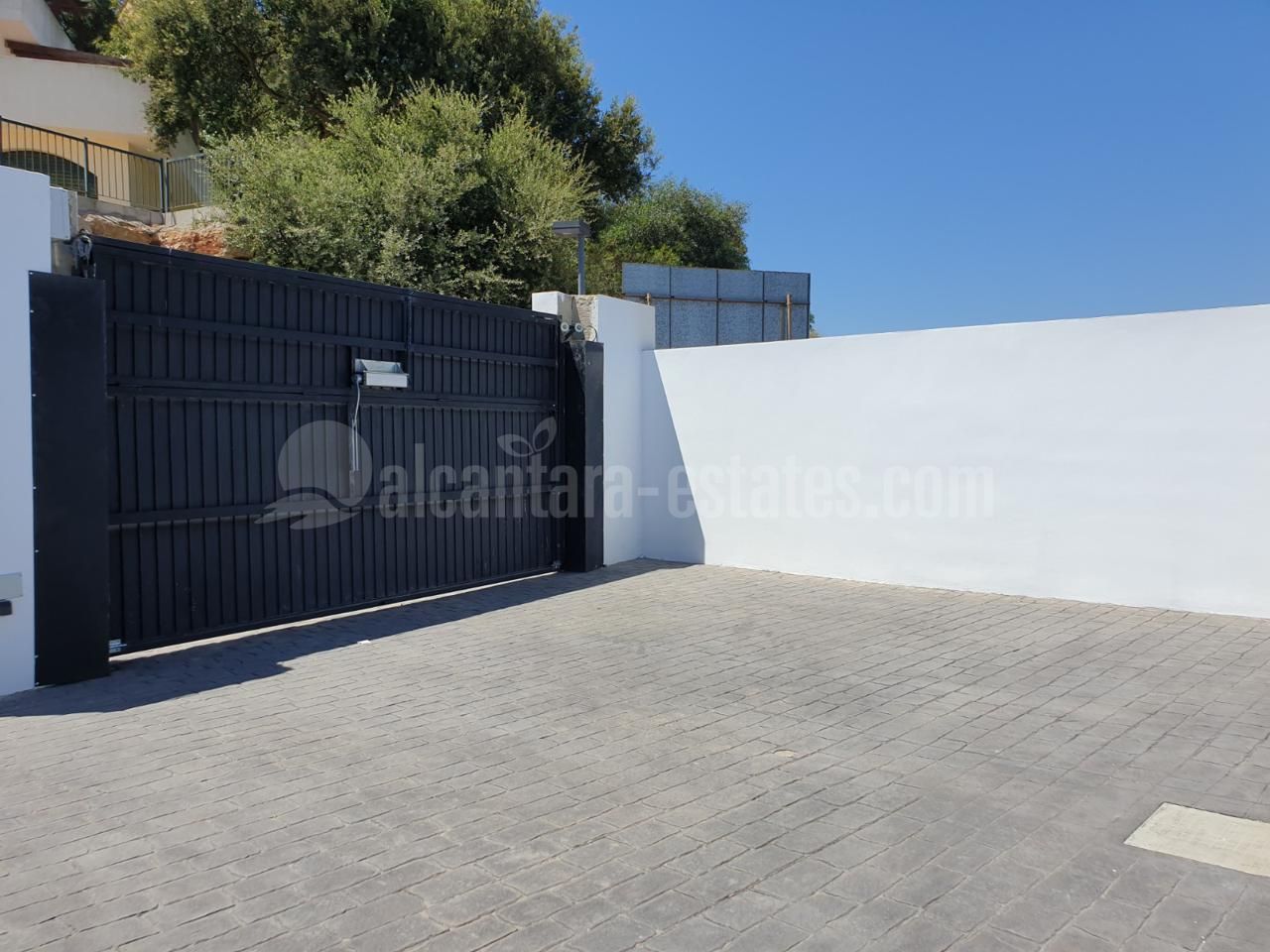 Semi Detached House in La Mairena, Marbella