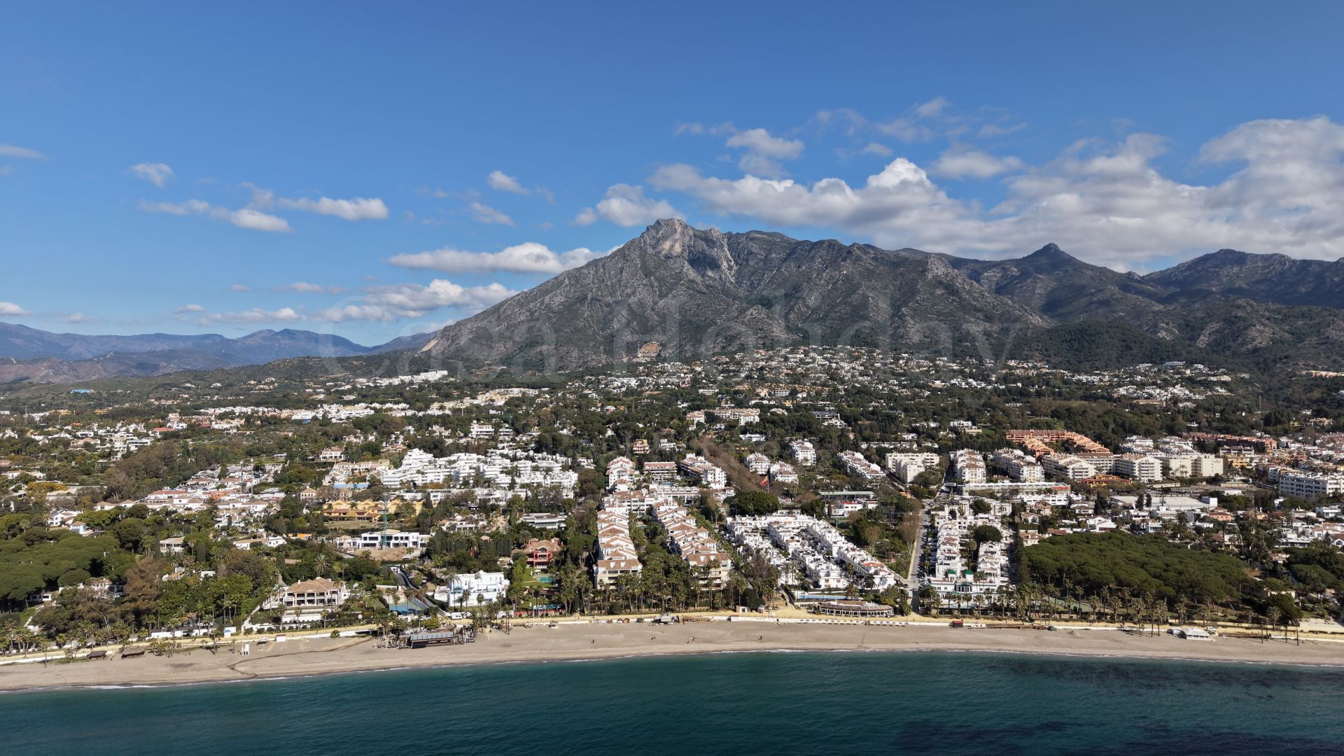 Apartamento en Las Cañas Beach, Marbella