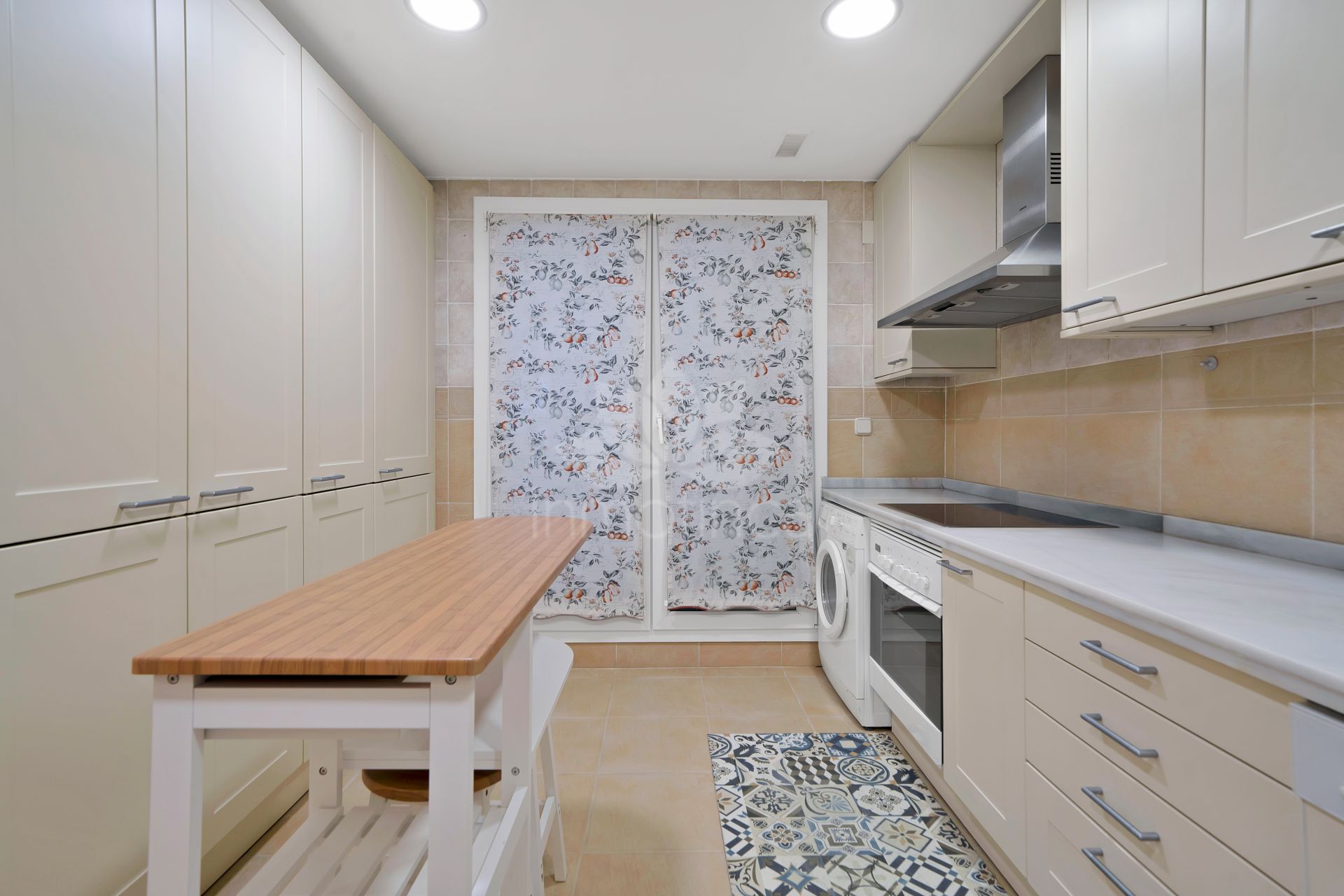 Apartamento en Las Cañas Beach, Marbella