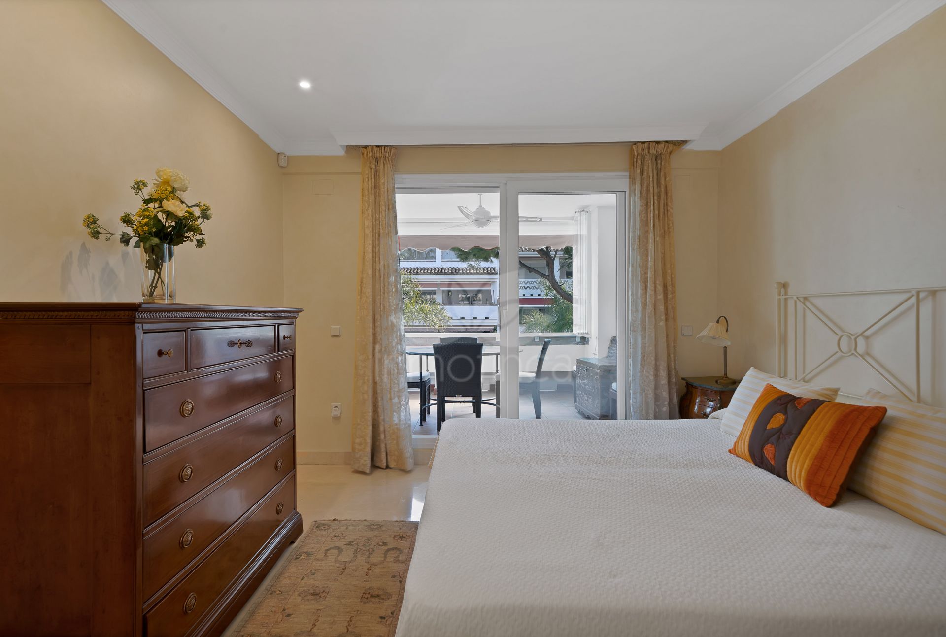 Apartamento en Las Cañas Beach, Marbella