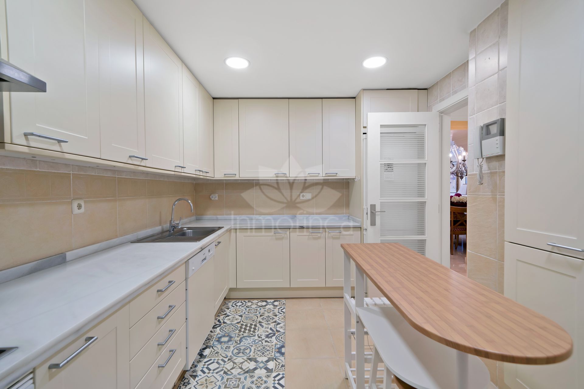 Apartamento en Las Cañas Beach, Marbella