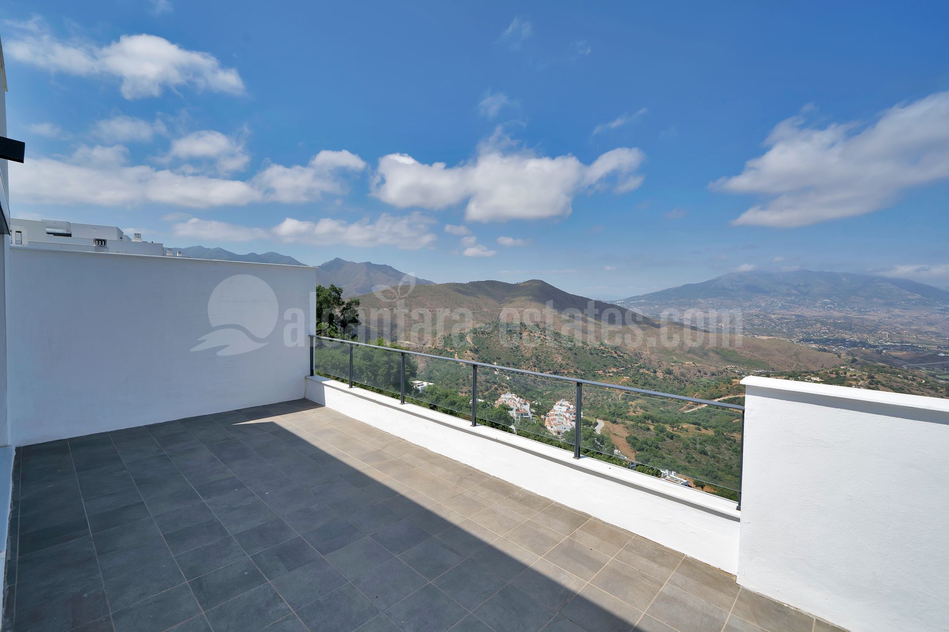 Pareado en La Mairena, Marbella