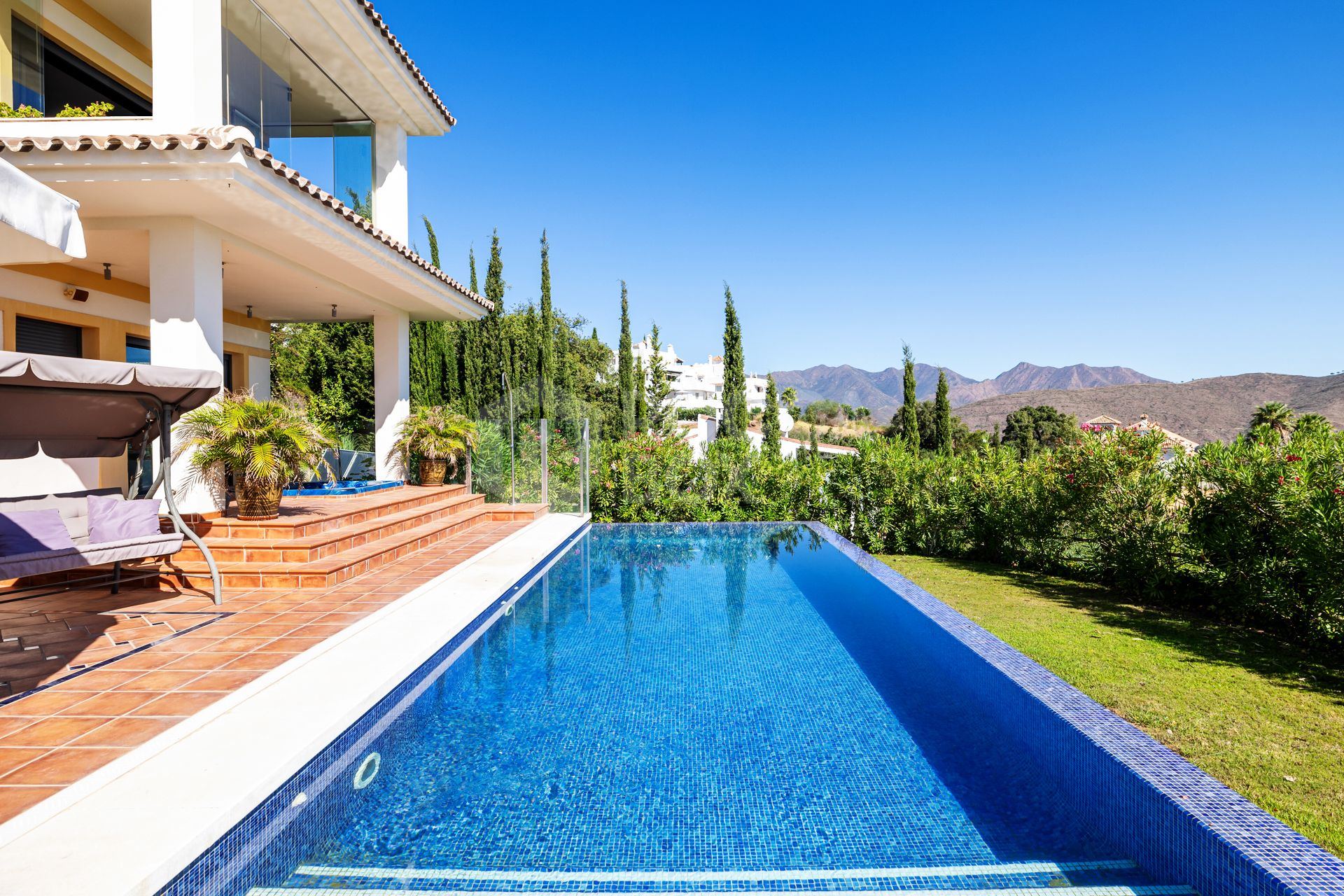 Absolutely epic candle with views to the sea, the valley, and the dawn! In Monte Elviria, Marbella East.