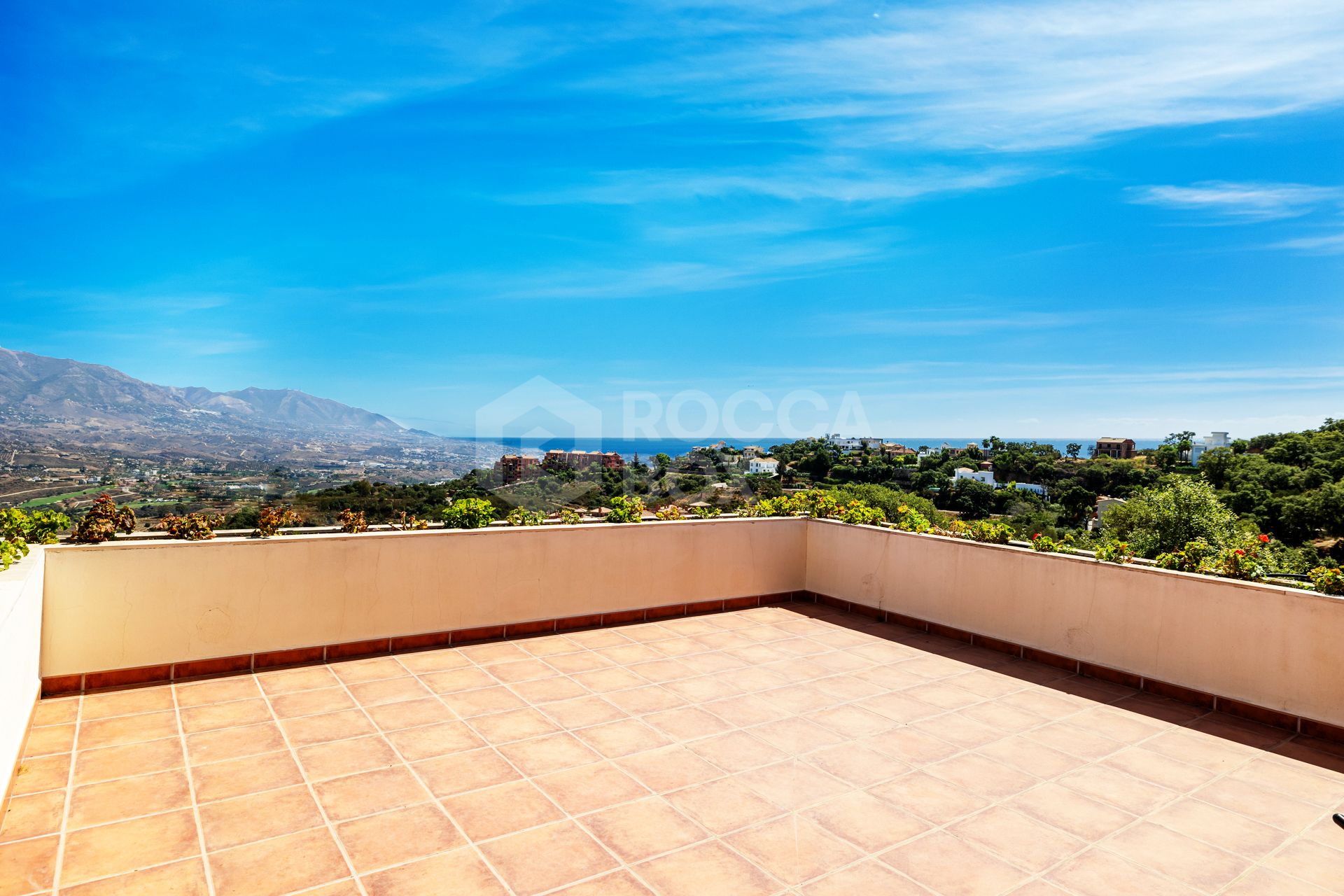 Absolutely epic candle with views to the sea, the valley, and the dawn! In Monte Elviria, Marbella East.