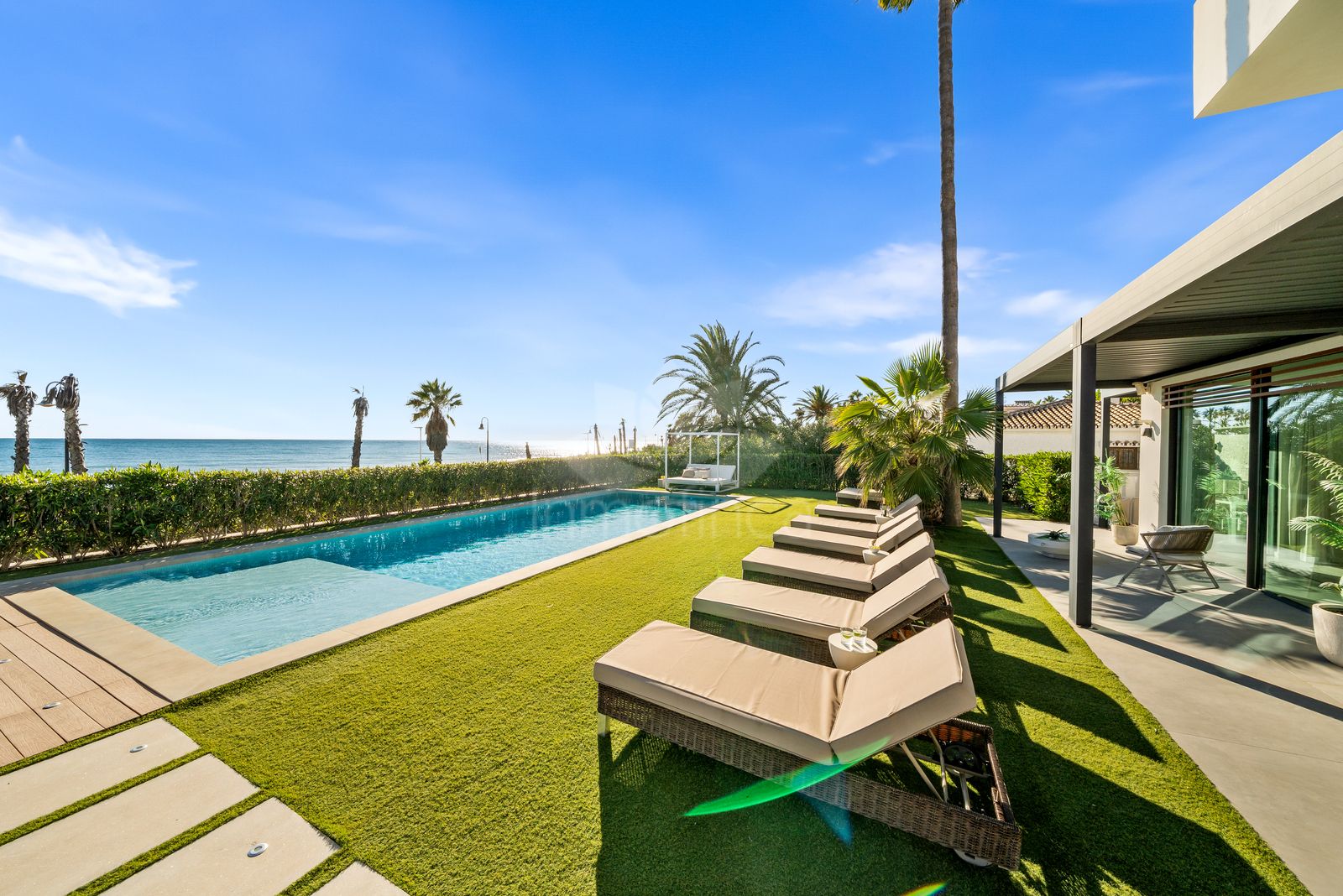 Villa in New Golden Mile, Estepona