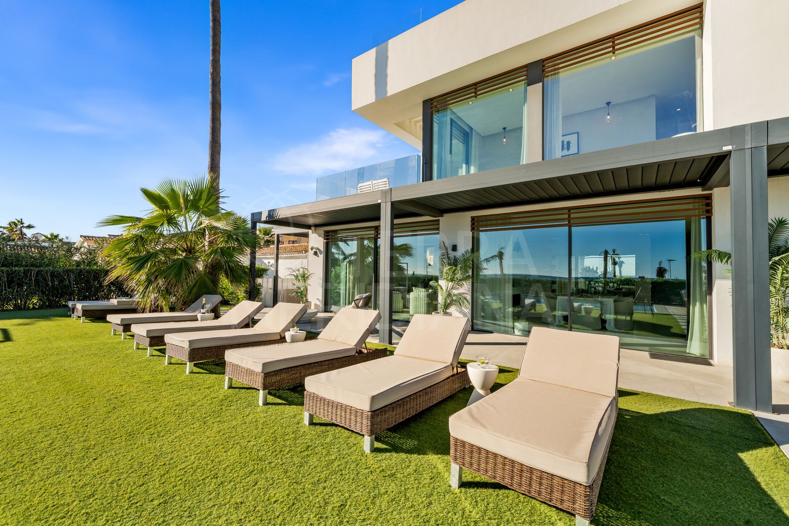 Villa in New Golden Mile, Estepona