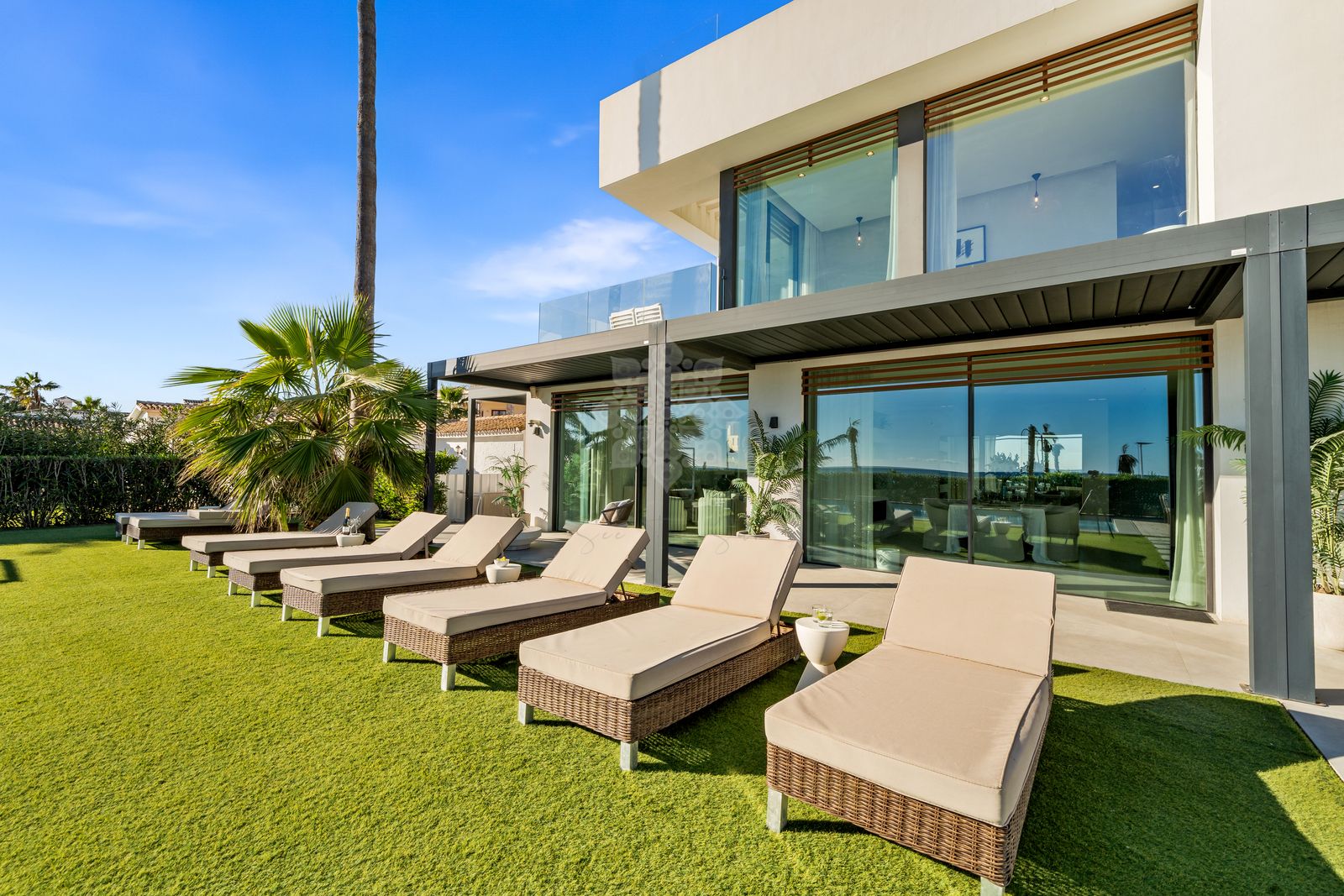Villa in New Golden Mile, Estepona
