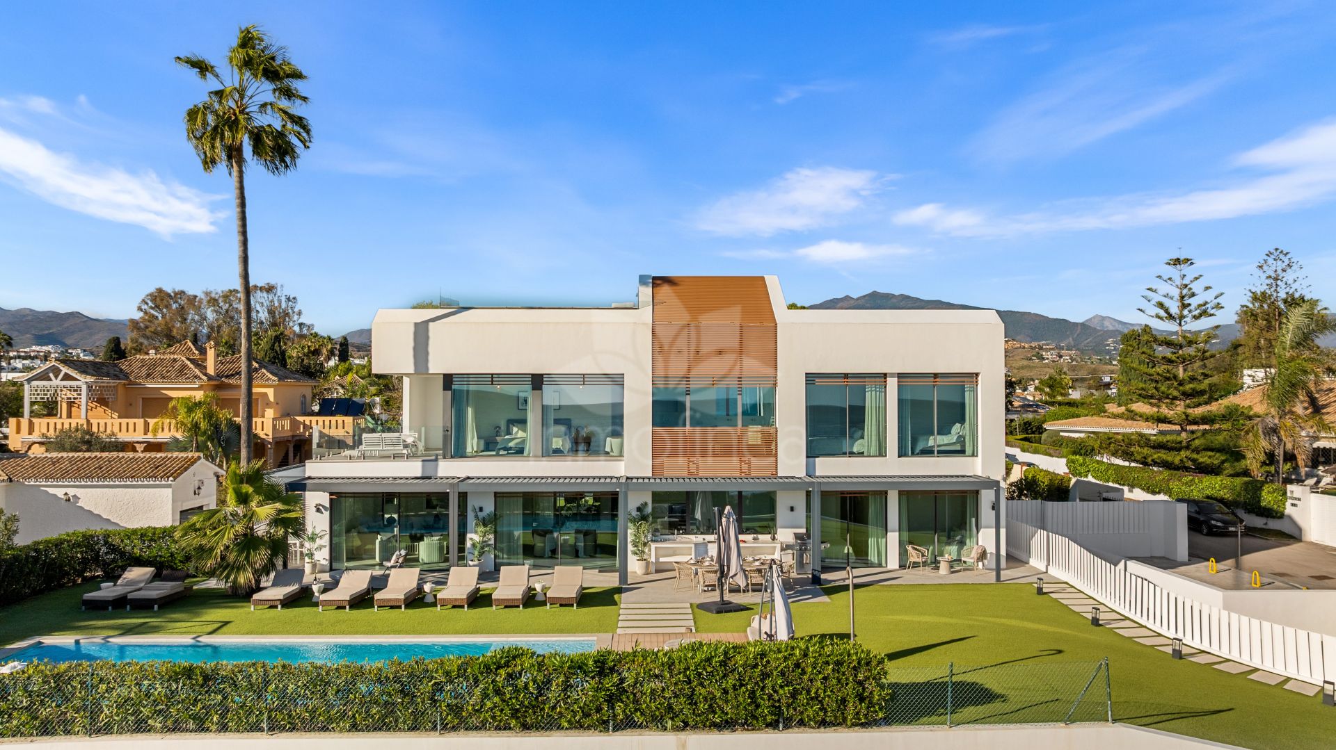 Villa in New Golden Mile, Estepona