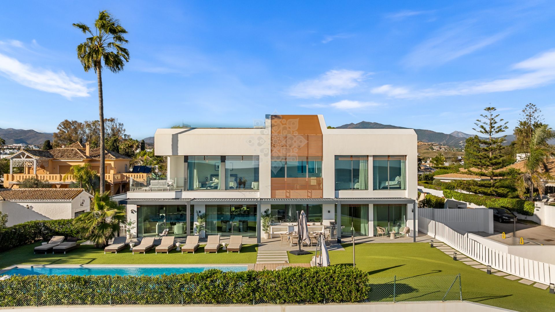 Villa in New Golden Mile, Estepona