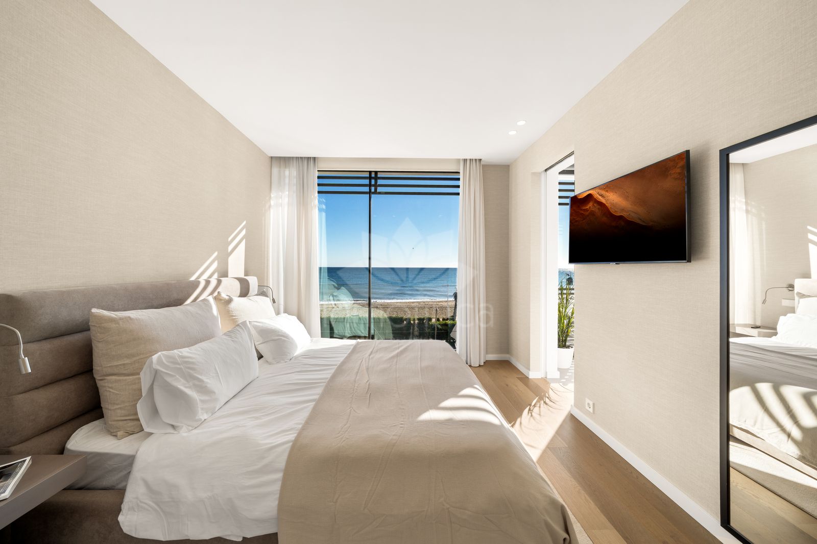 Villa in New Golden Mile, Estepona