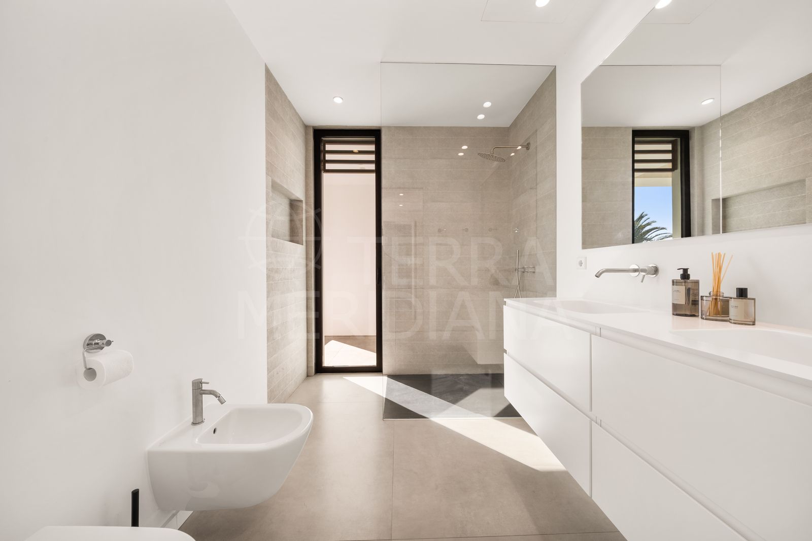 Villa in New Golden Mile, Estepona