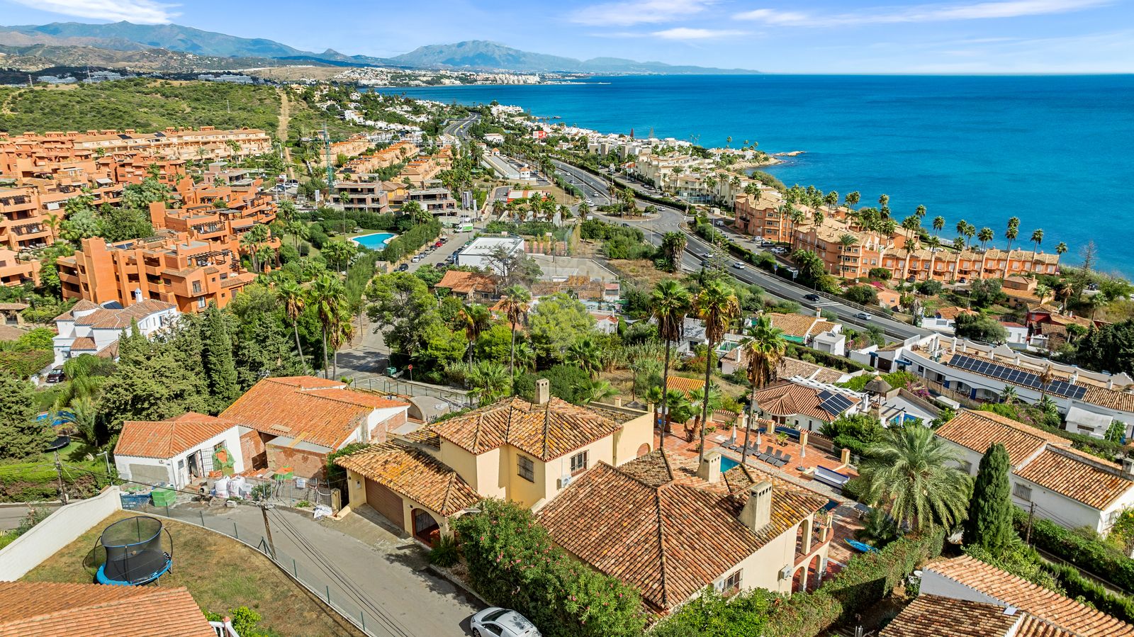 Villa in Buenas Noches, Estepona