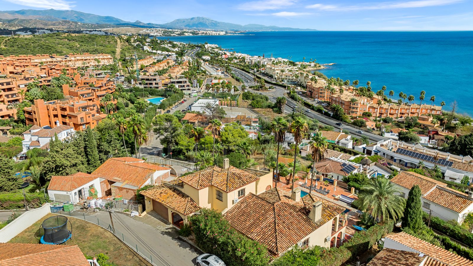 Villa in Buenas Noches, Estepona