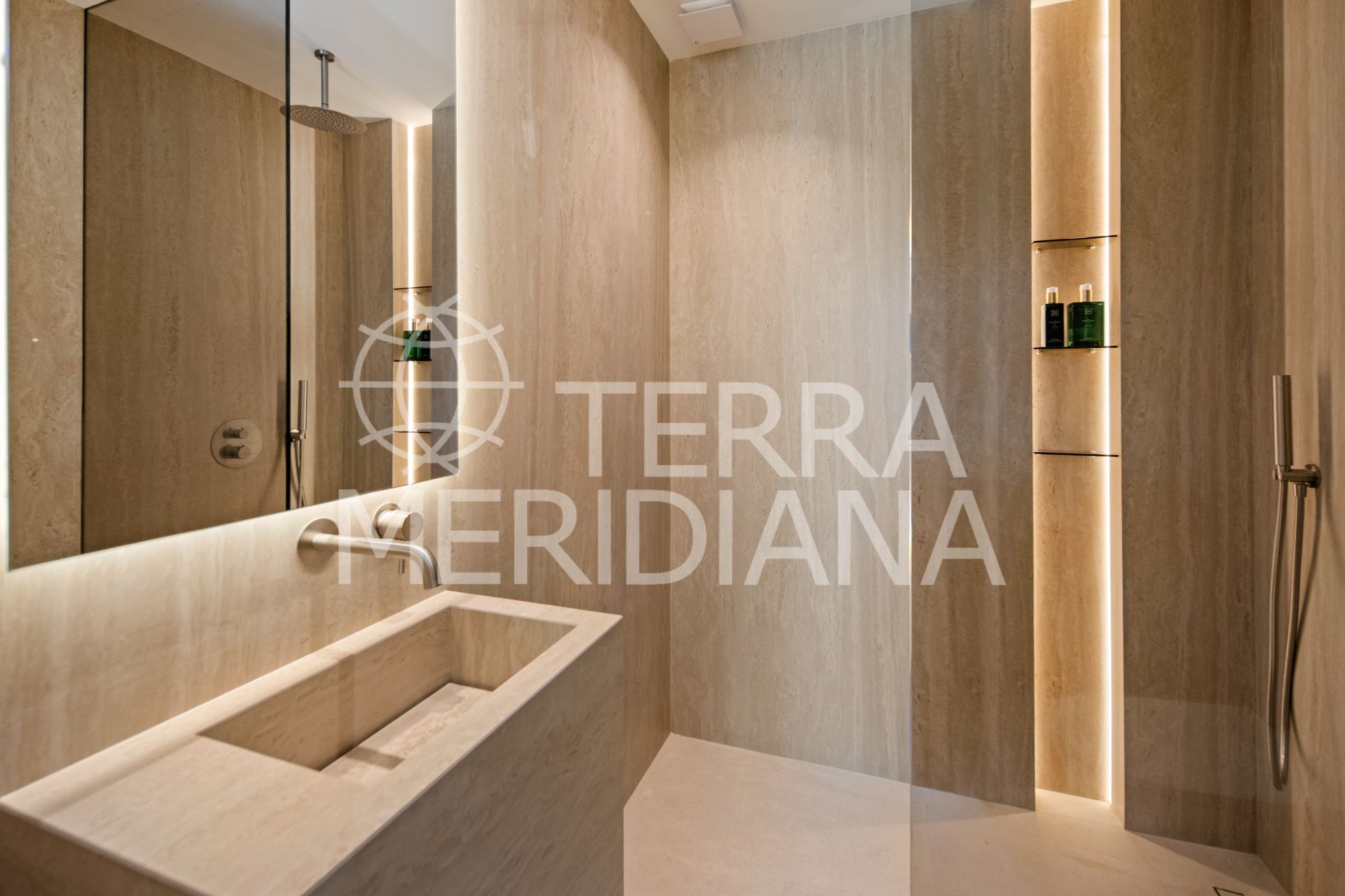 Duplex in Alcores del Golf, Marbella