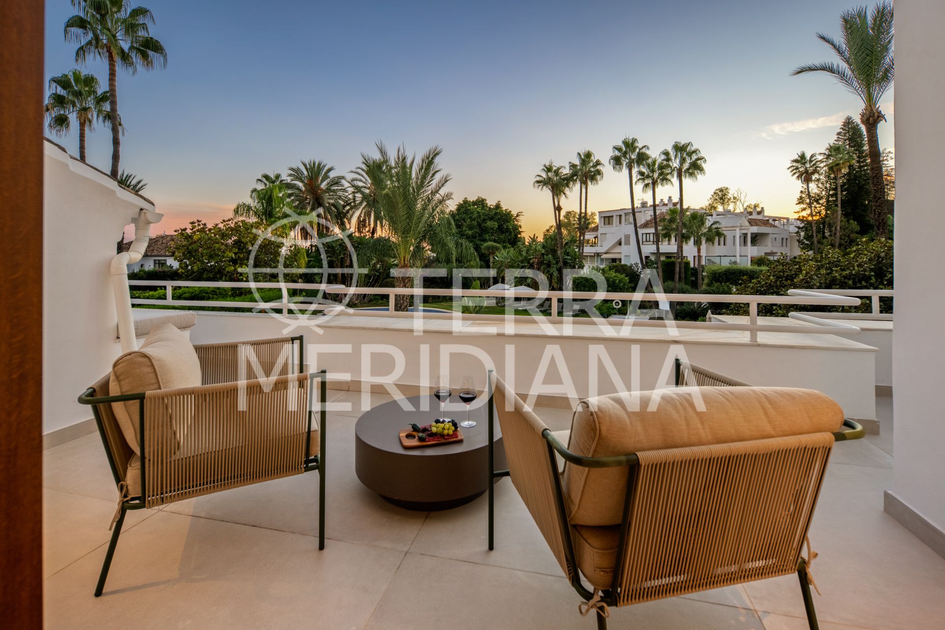 Duplex in Alcores del Golf, Marbella