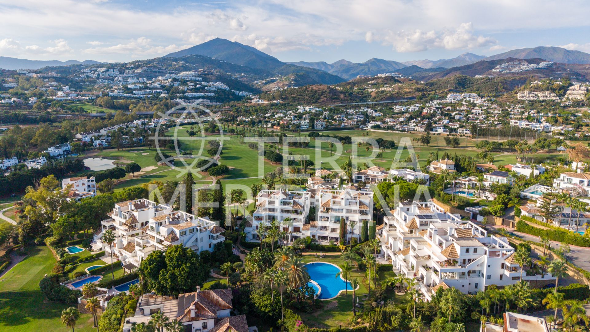 Duplex in Alcores del Golf, Marbella