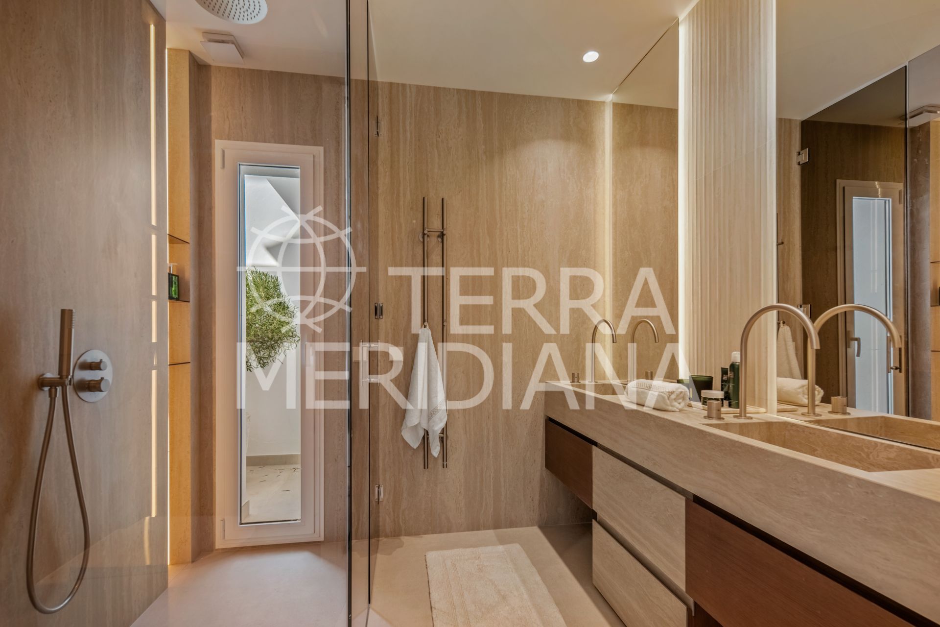 Duplex in Alcores del Golf, Marbella