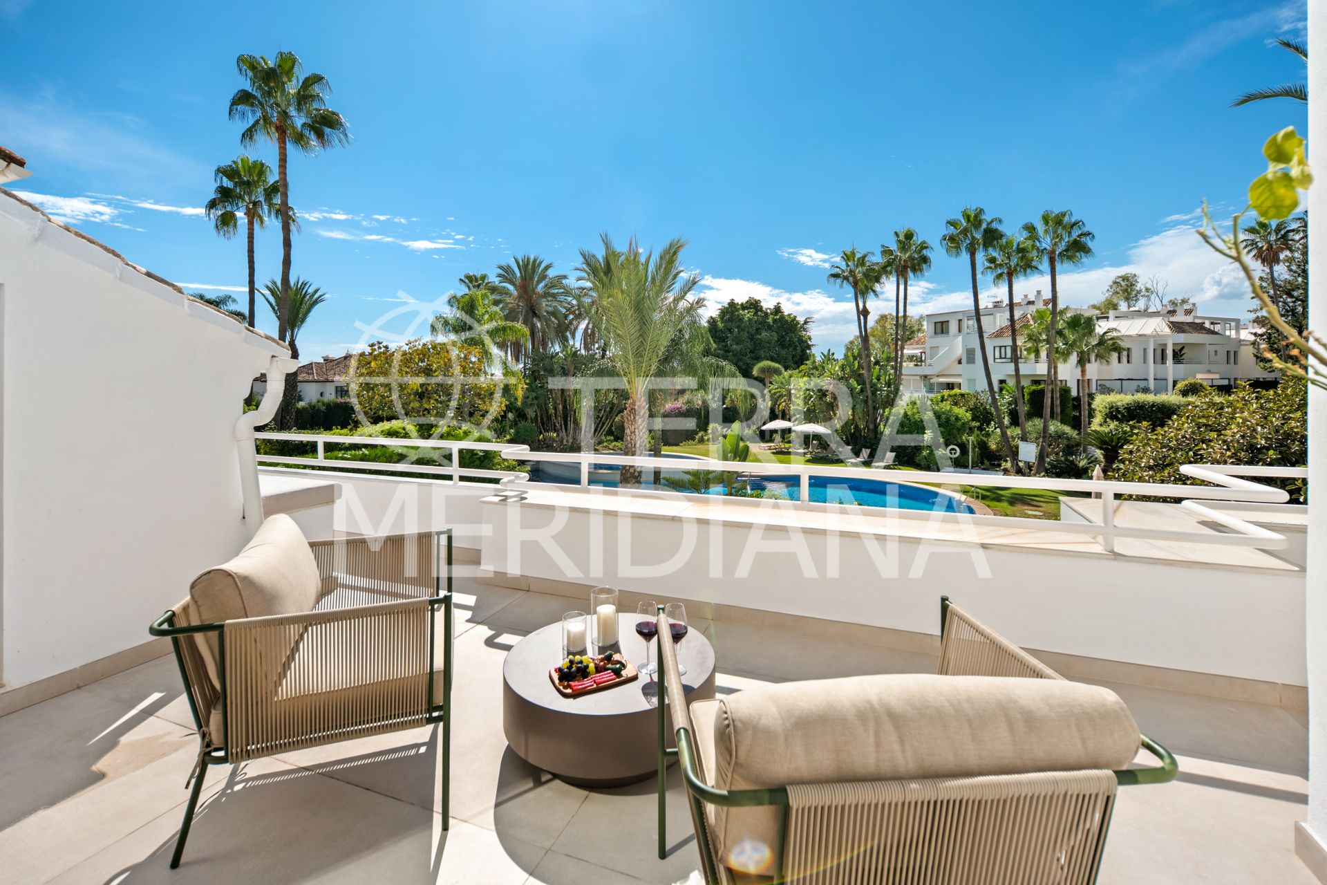 Duplex in Alcores del Golf, Marbella