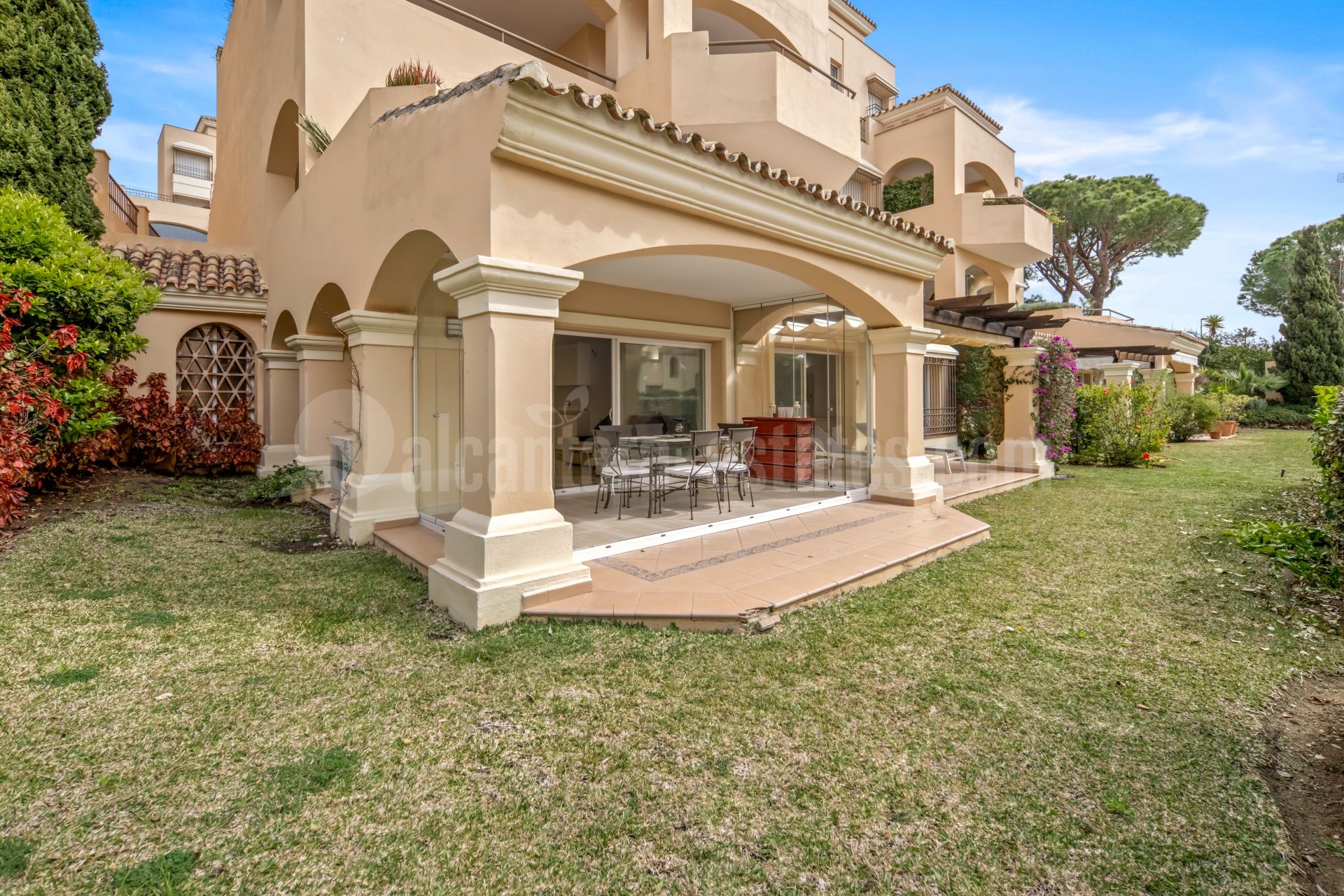 Ground Floor Apartment in Hacienda Elviria, Marbella