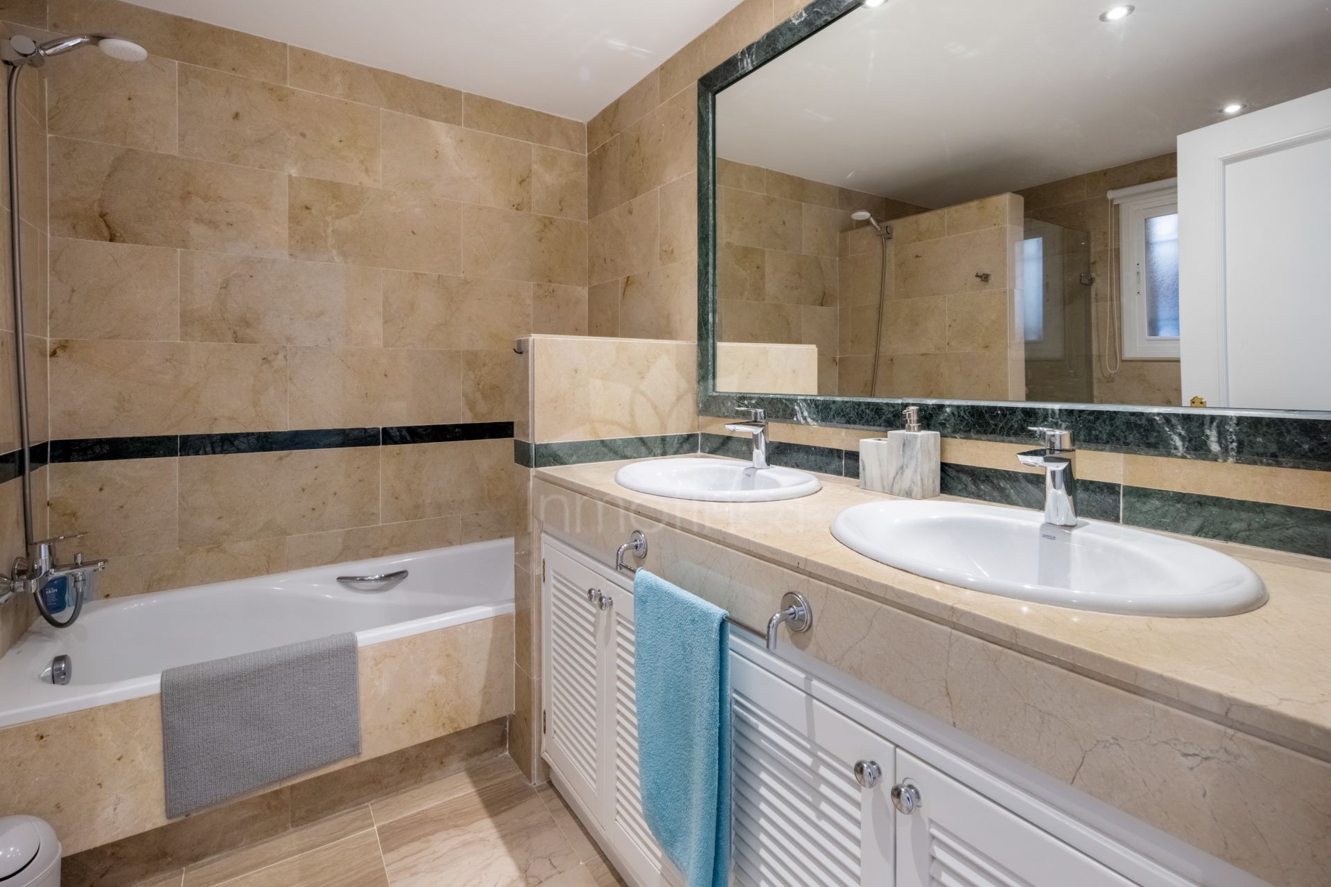 Ground Floor Apartment in Hacienda Elviria, Marbella