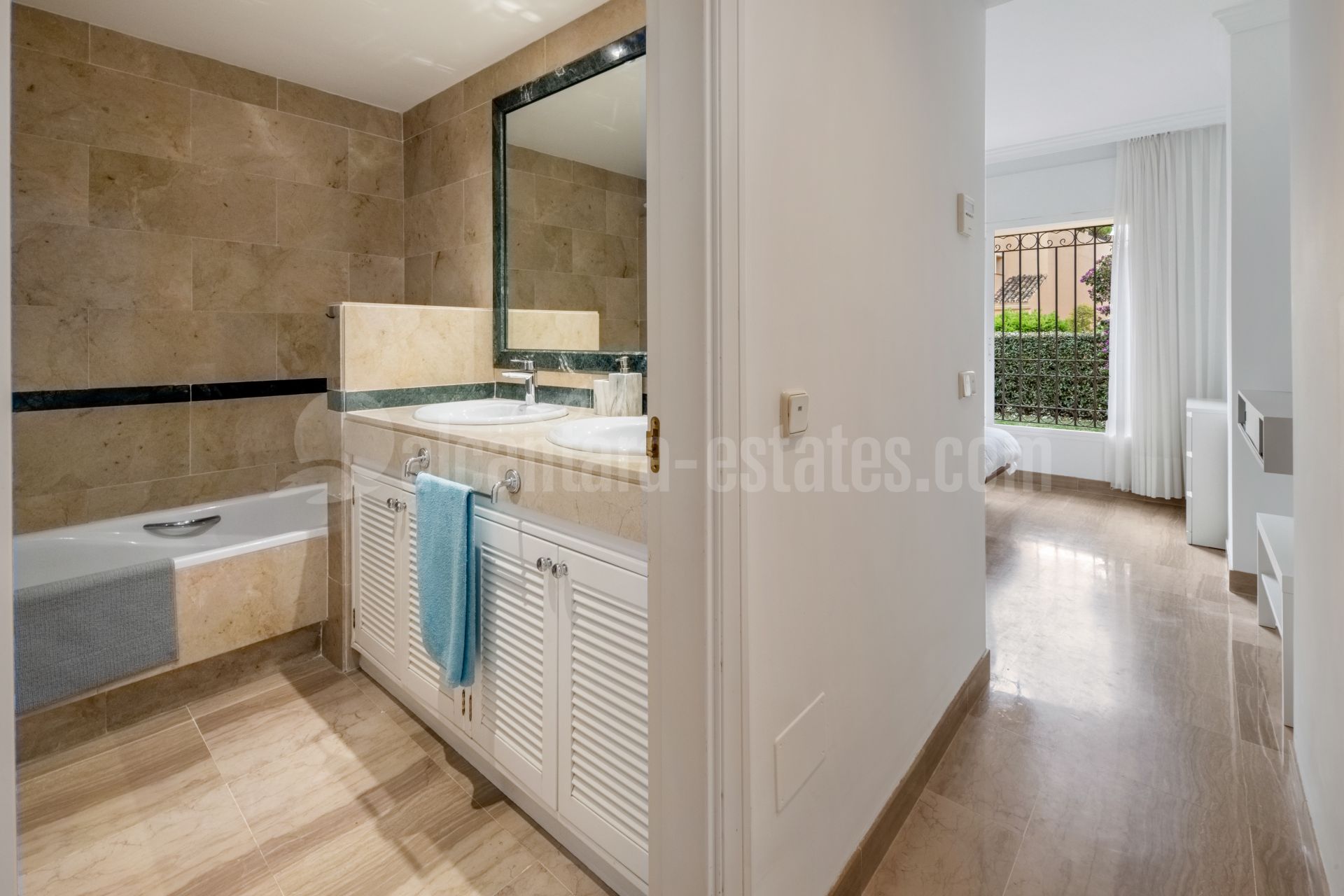 Ground Floor Apartment in Hacienda Elviria, Marbella