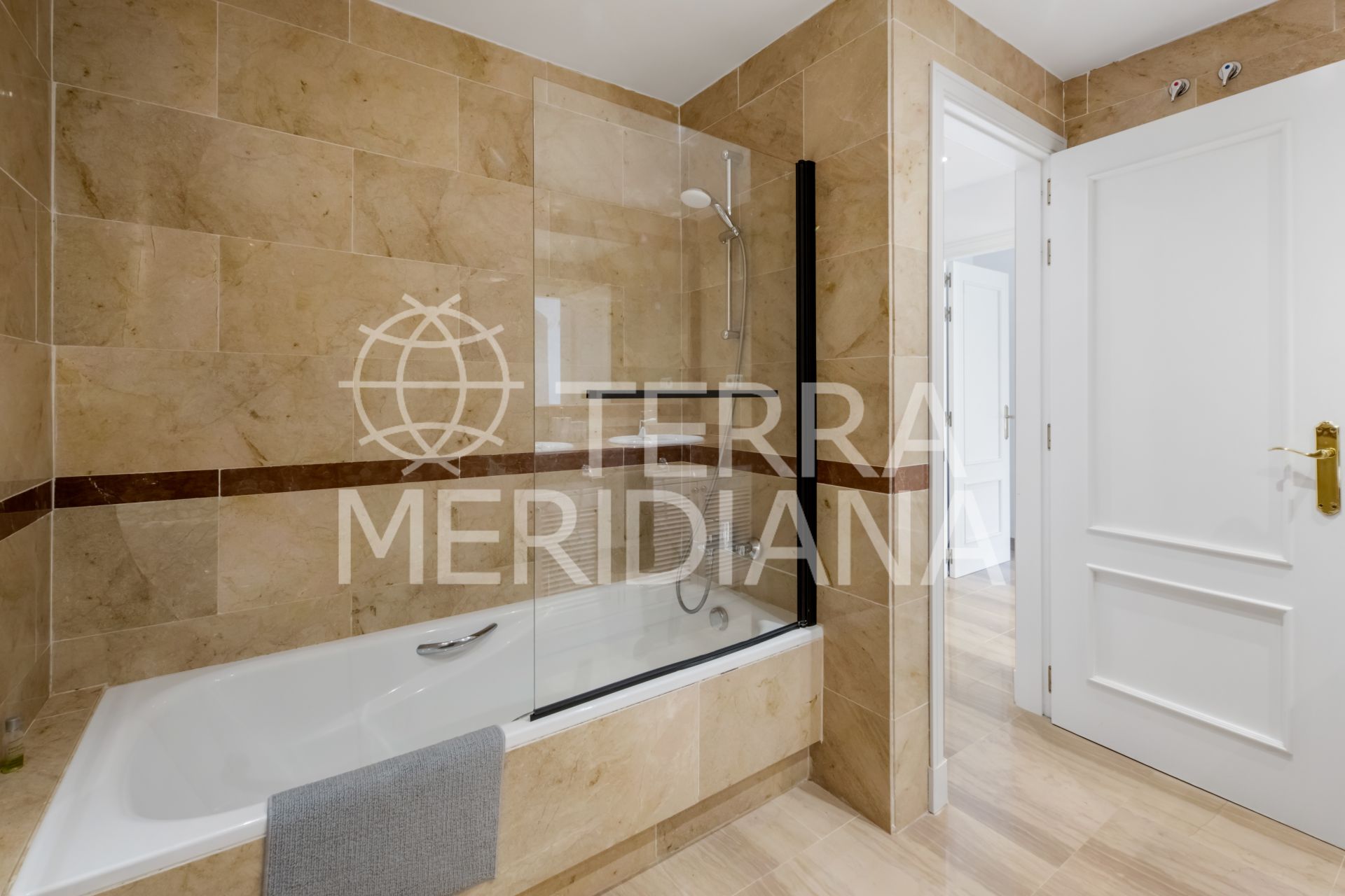 Ground Floor Apartment in Hacienda Elviria, Marbella