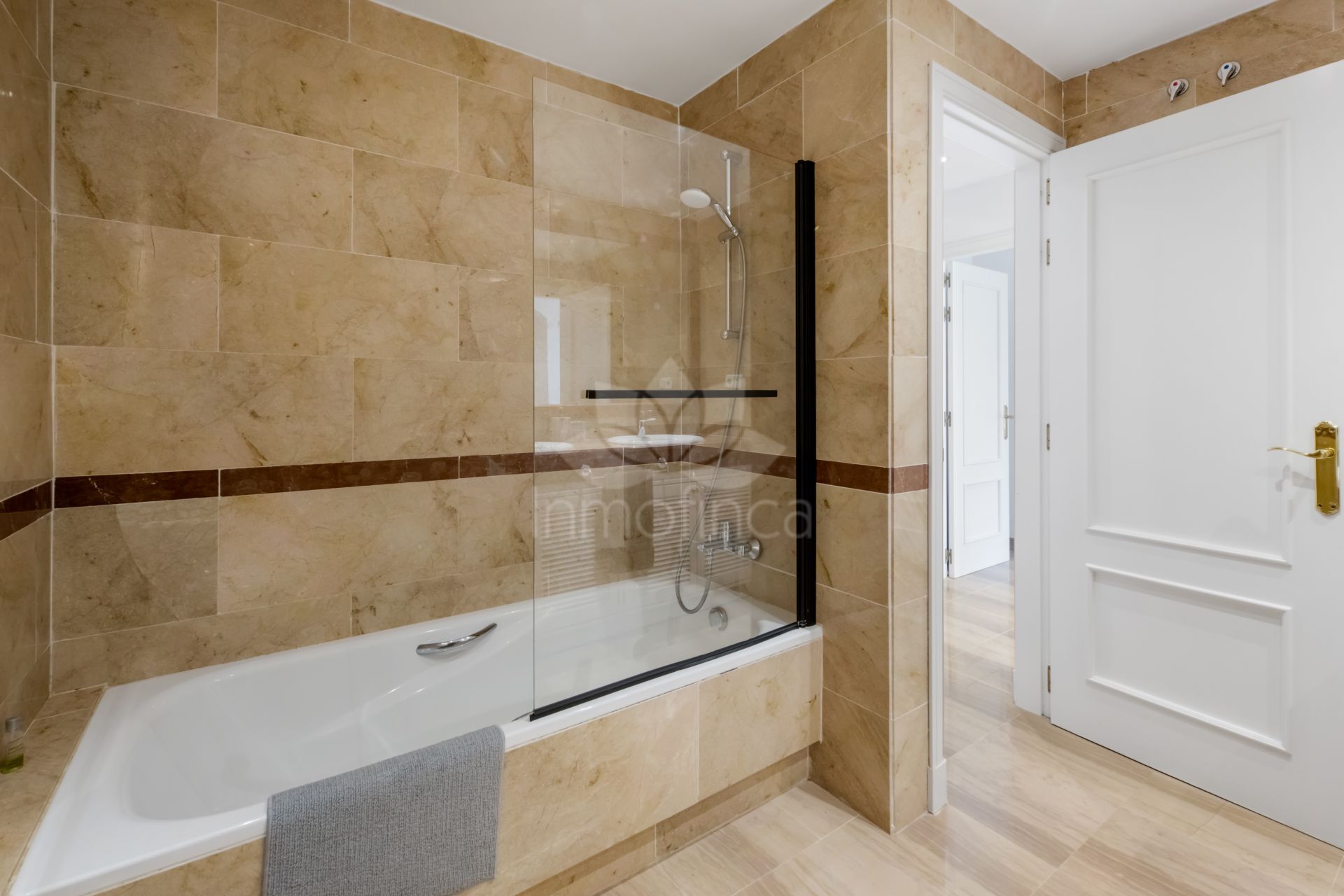 Ground Floor Apartment in Hacienda Elviria, Marbella