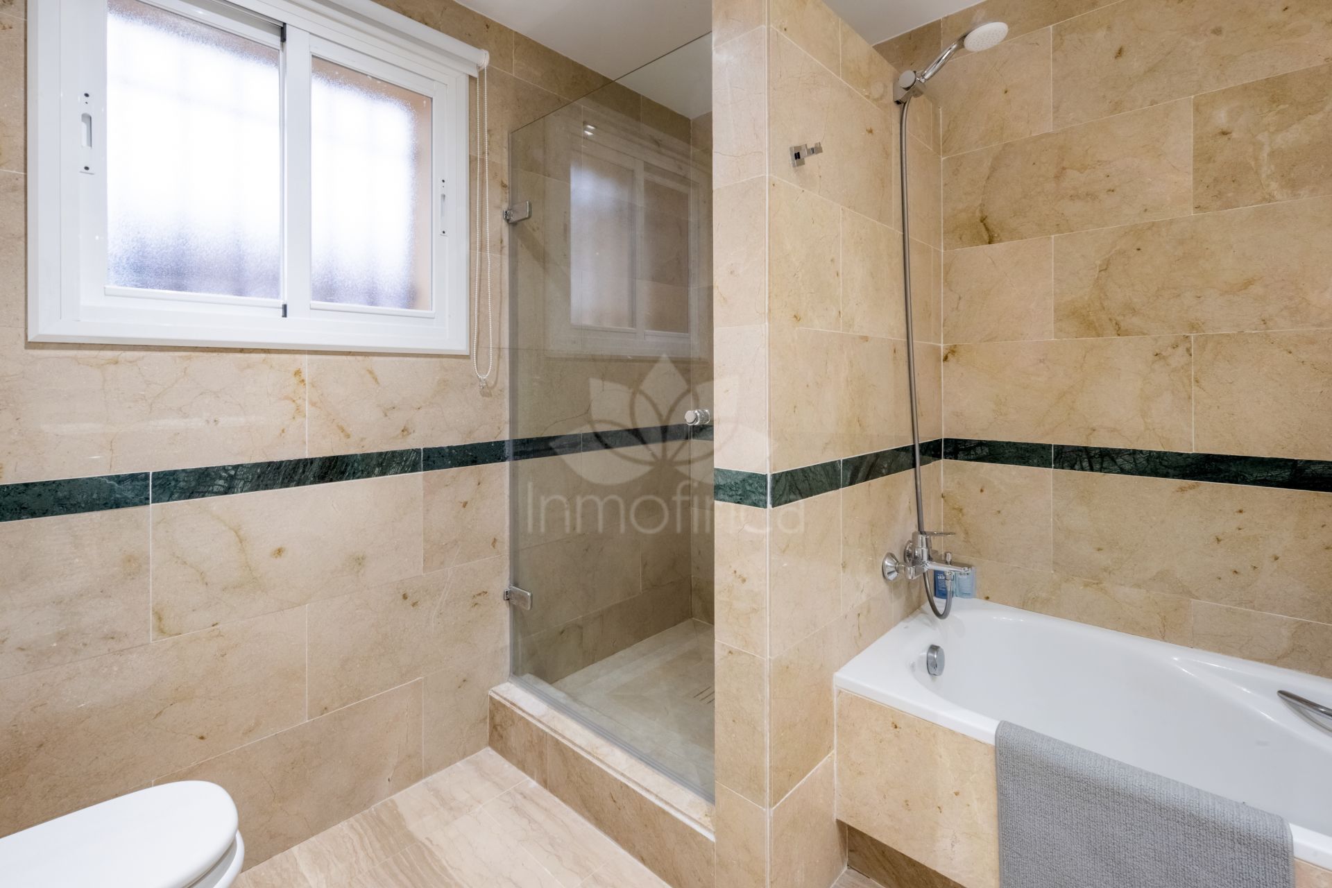 Ground Floor Apartment in Hacienda Elviria, Marbella